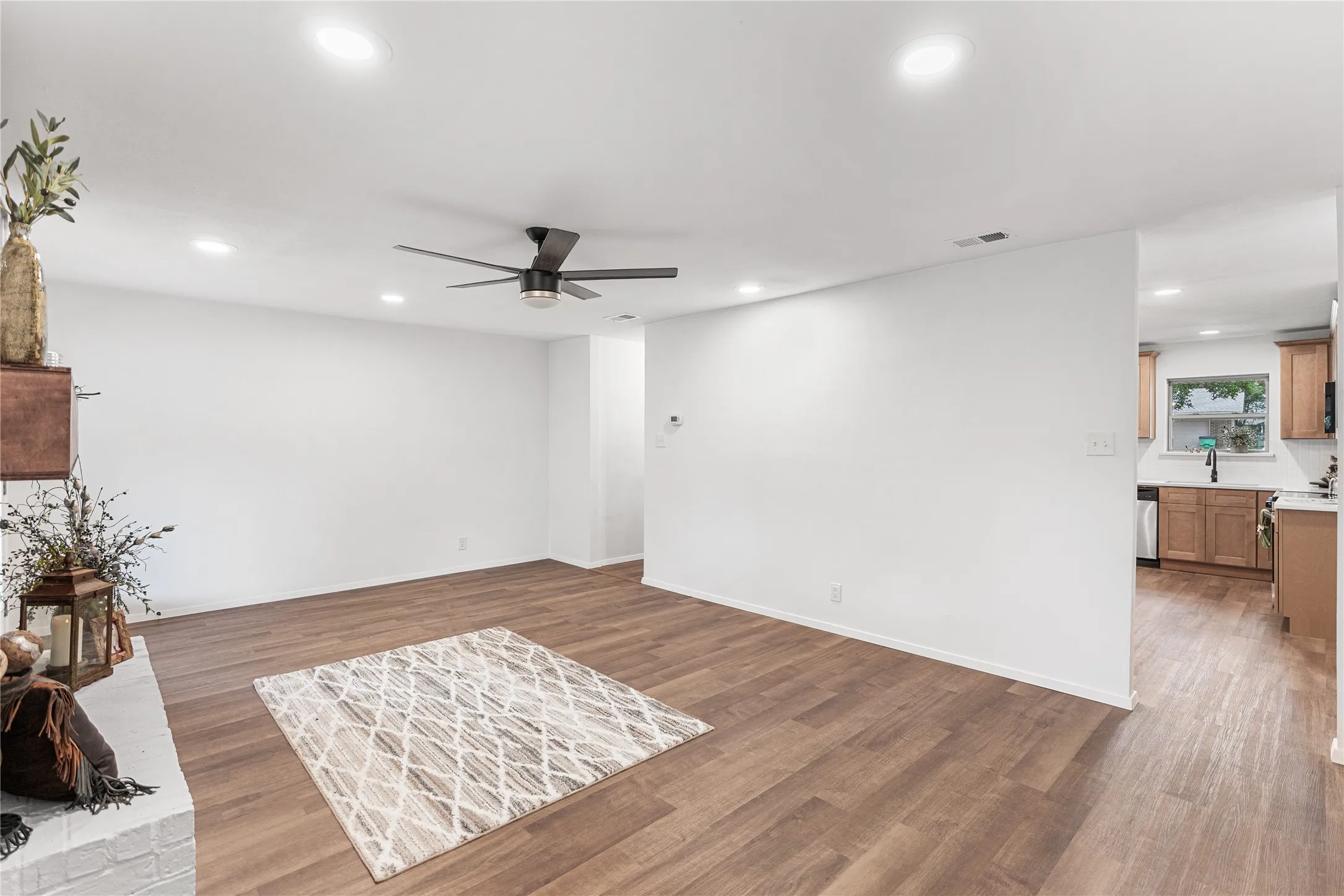 Single Family Residence For Sale in Cooke County , 2018 Ashland Street, Gainesville, Texas 76240, 3 Bedroom, 2 Bathroom, 2 Garage spaces, 1,452 Sqft, built in 1979, Price $269,000, mls#21337490, Real Estate Agent in Gainesville, Homes For Sale in Cooke county, Homes For Sale in Gainesville, Realtor in Gainesville Texas, Real Estate Brokerage Independent Realty Texas, Luminita Cordes Realtor