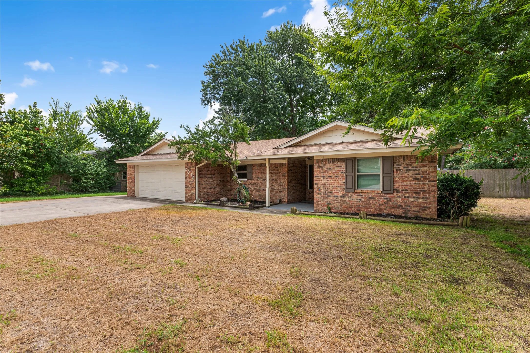Single Family Residence For Sale in Cooke County , 2018 Ashland Street, Gainesville, Texas 76240, 3 Bedroom, 2 Bathroom, 2 Garage spaces, 1,452 Sqft, built in 1979, Price $269,000, mls#21337490, Real Estate Agent in Gainesville, Homes For Sale in Cooke county, Homes For Sale in Gainesville, Realtor in Gainesville Texas, Real Estate Brokerage Independent Realty Texas, Luminita Cordes Realtor