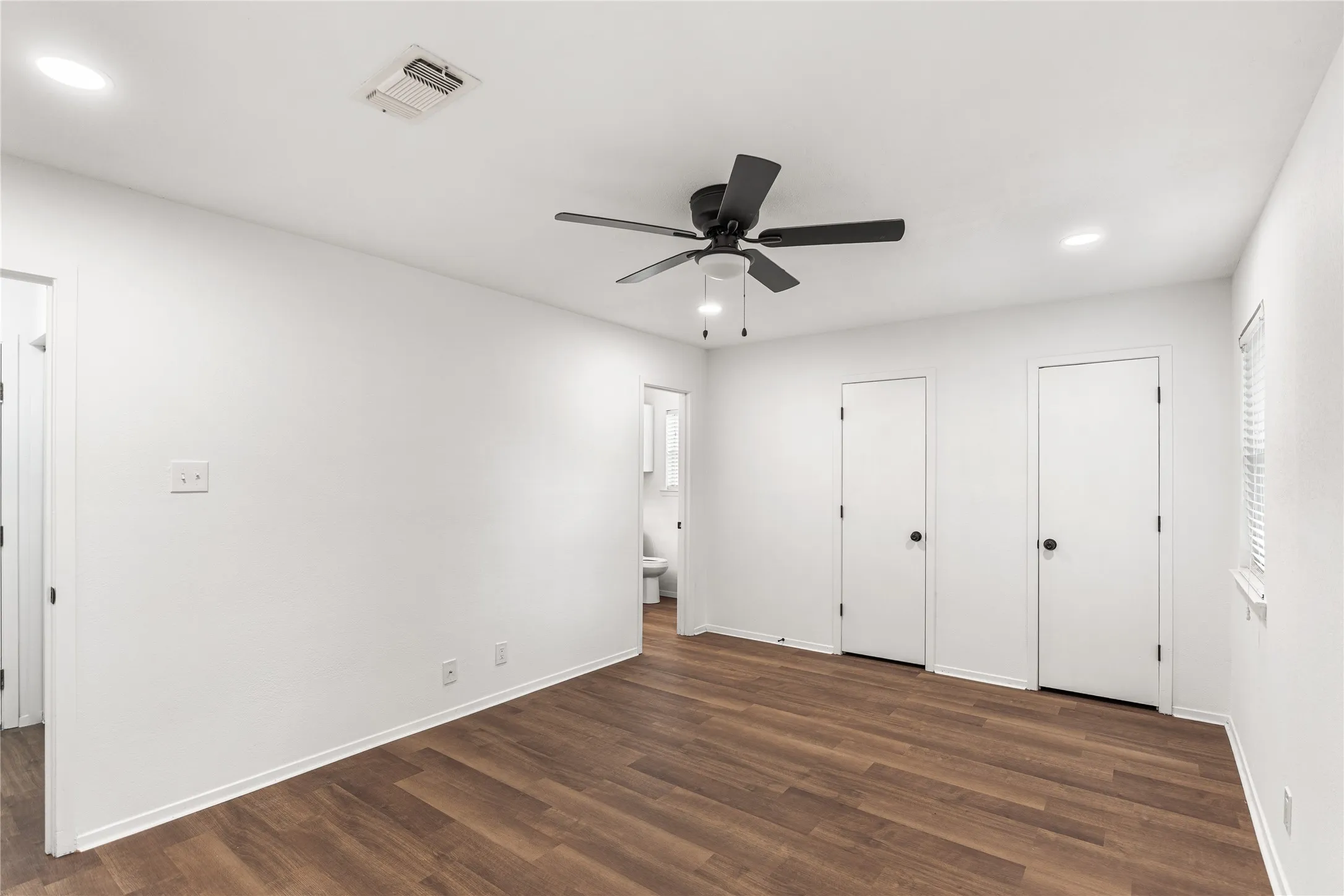 Single Family Residence For Sale in Cooke County , 2018 Ashland Street, Gainesville, Texas 76240, 3 Bedroom, 2 Bathroom, 2 Garage spaces, 1,452 Sqft, built in 1979, Price $269,000, mls#21337490, Real Estate Agent in Gainesville, Homes For Sale in Cooke county, Homes For Sale in Gainesville, Realtor in Gainesville Texas, Real Estate Brokerage Independent Realty Texas, Luminita Cordes Realtor
