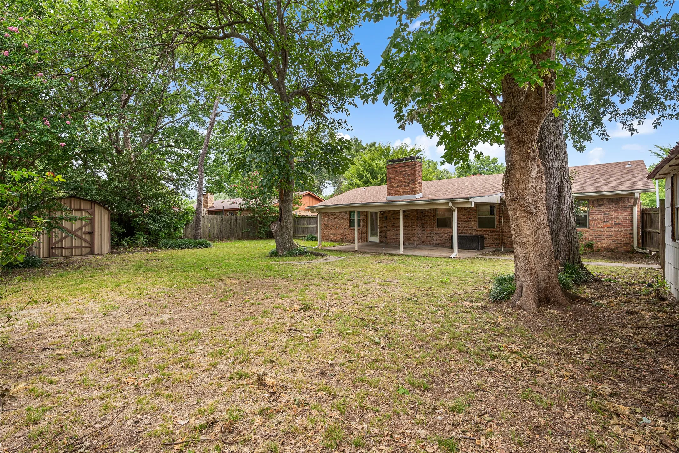 Single Family Residence For Sale in Cooke County , 2018 Ashland Street, Gainesville, Texas 76240, 3 Bedroom, 2 Bathroom, 2 Garage spaces, 1,452 Sqft, built in 1979, Price $269,000, mls#21337490, Real Estate Agent in Gainesville, Homes For Sale in Cooke county, Homes For Sale in Gainesville, Realtor in Gainesville Texas, Real Estate Brokerage Independent Realty Texas, Luminita Cordes Realtor