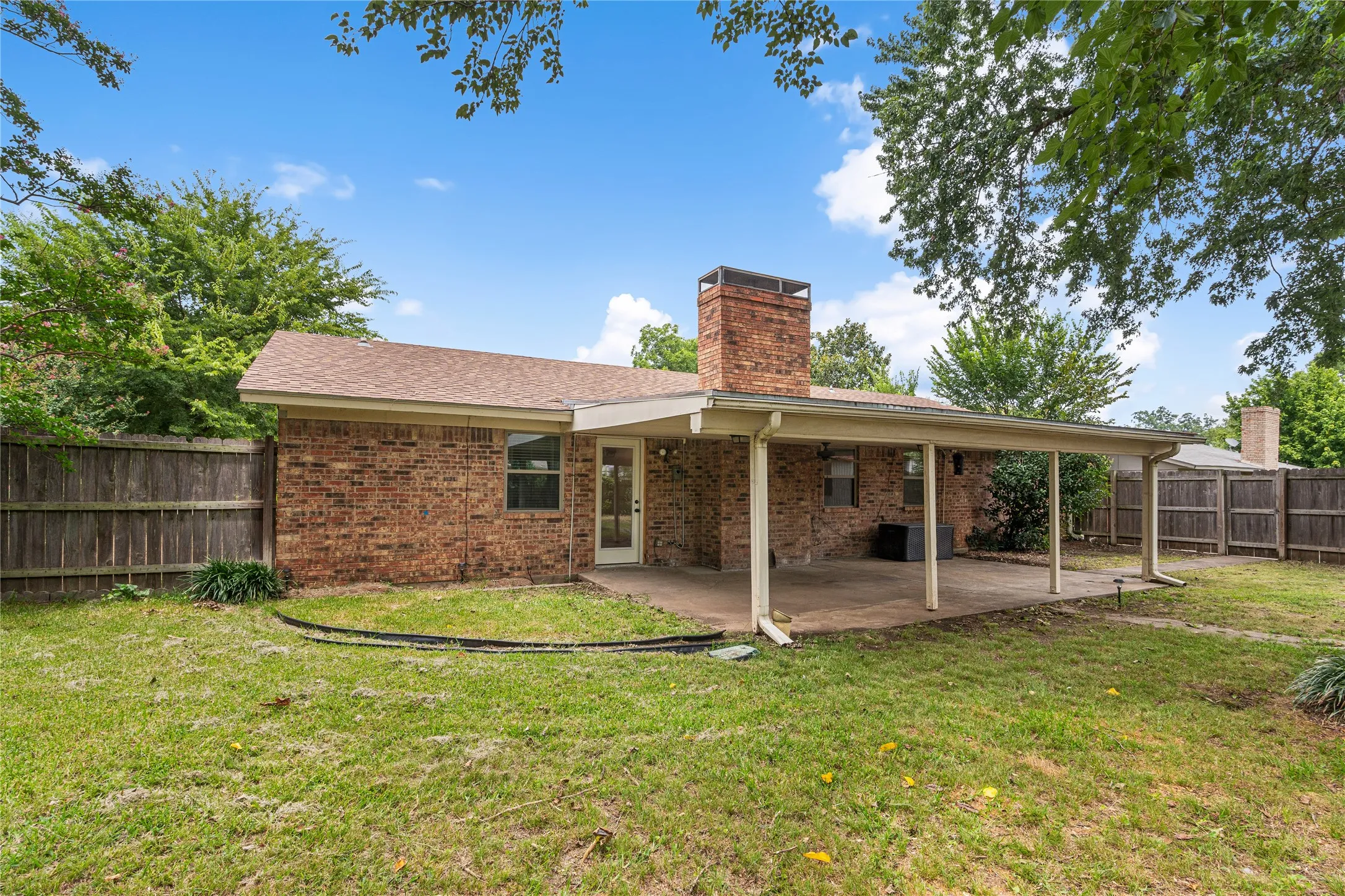 Single Family Residence For Sale in Cooke County , 2018 Ashland Street, Gainesville, Texas 76240, 3 Bedroom, 2 Bathroom, 2 Garage spaces, 1,452 Sqft, built in 1979, Price $269,000, mls#21337490, Real Estate Agent in Gainesville, Homes For Sale in Cooke county, Homes For Sale in Gainesville, Realtor in Gainesville Texas, Real Estate Brokerage Independent Realty Texas, Luminita Cordes Realtor