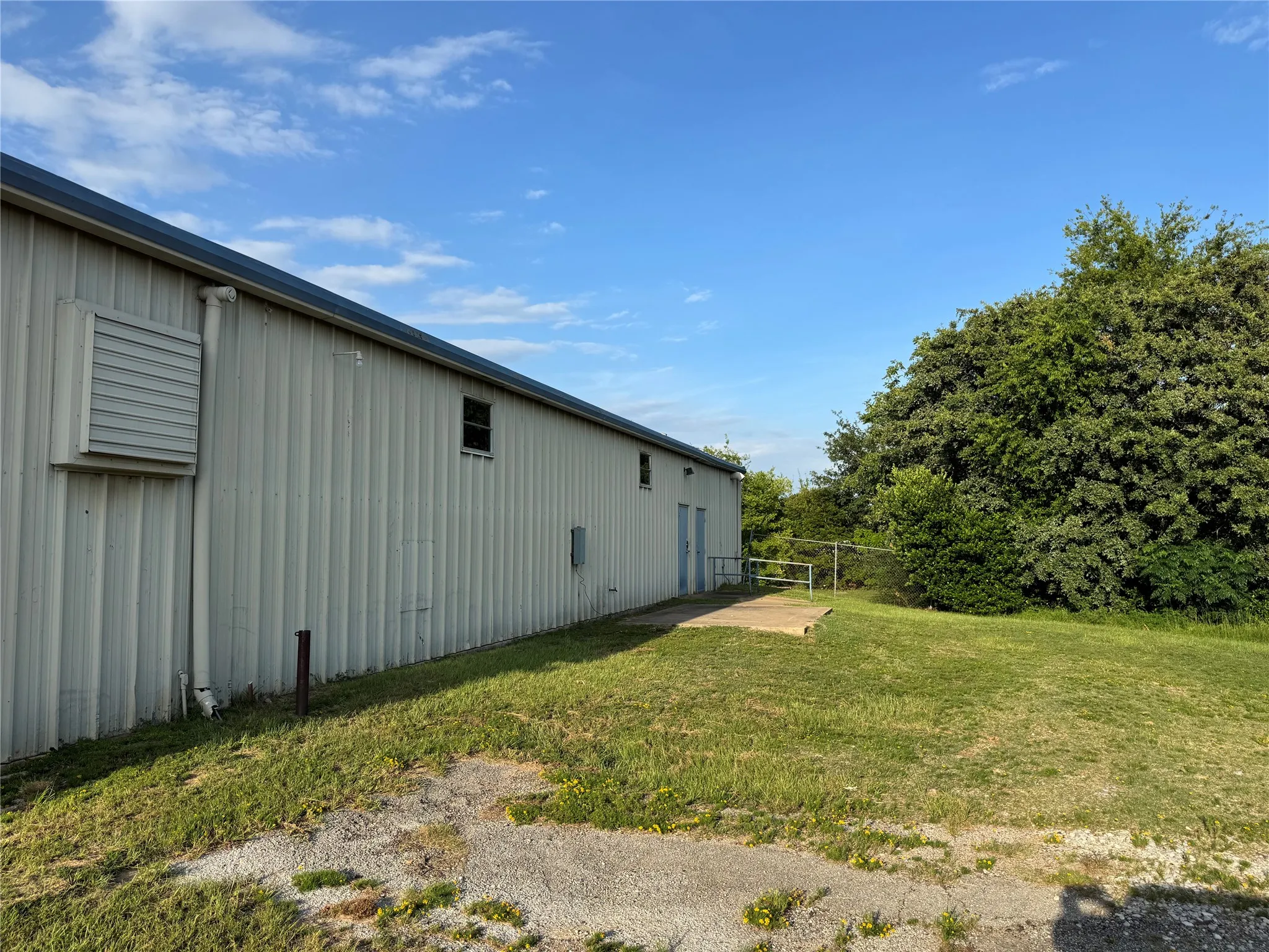 Business For Rent in Smith County , 3401 N Northeast Loop 323, Tyler, Texas 75708, 0, 0, Garage spaces, 0 Sqft, built in 1965, Price $6,900, mls#21342058, Real Estate Agent in Tyler, Homes For Rent in Smith county, Homes For Rent in Tyler, Realtor in Tyler Texas, Real Estate Brokerage Independent Realty Texas, Luminita Cordes Realtor