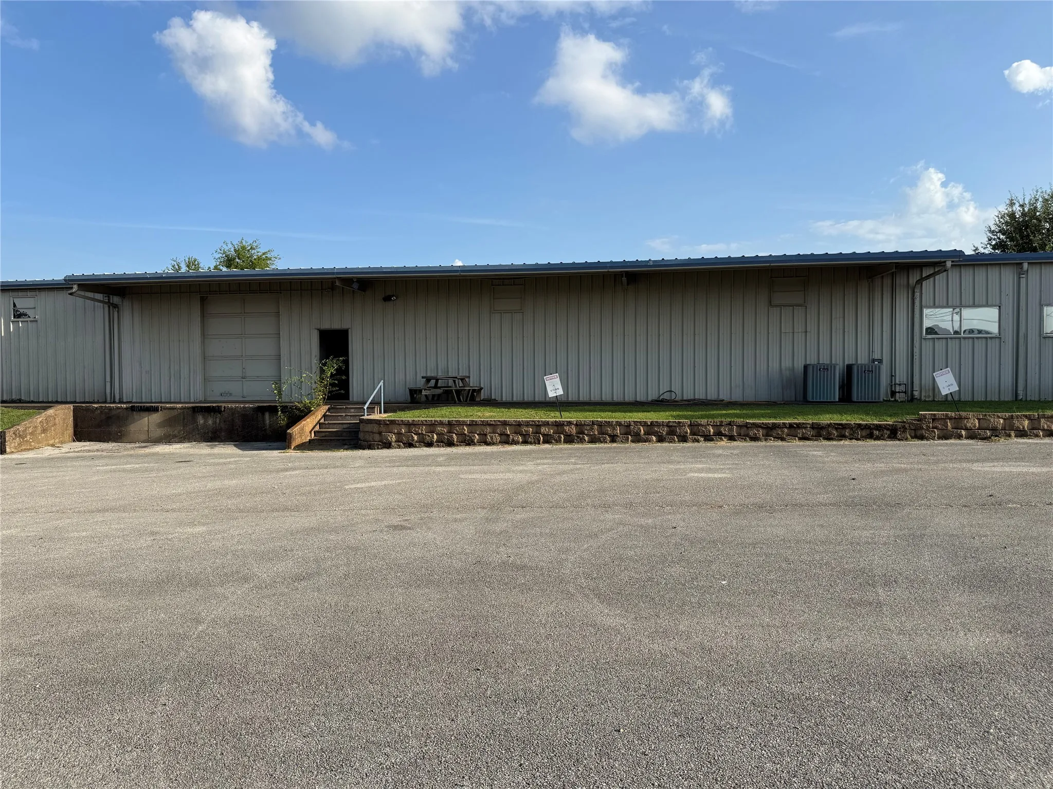 Business For Rent in Smith County , 3401 N Northeast Loop 323, Tyler, Texas 75708, 0, 0, Garage spaces, 0 Sqft, built in 1965, Price $6,900, mls#21342058, Real Estate Agent in Tyler, Homes For Rent in Smith county, Homes For Rent in Tyler, Realtor in Tyler Texas, Real Estate Brokerage Independent Realty Texas, Luminita Cordes Realtor
