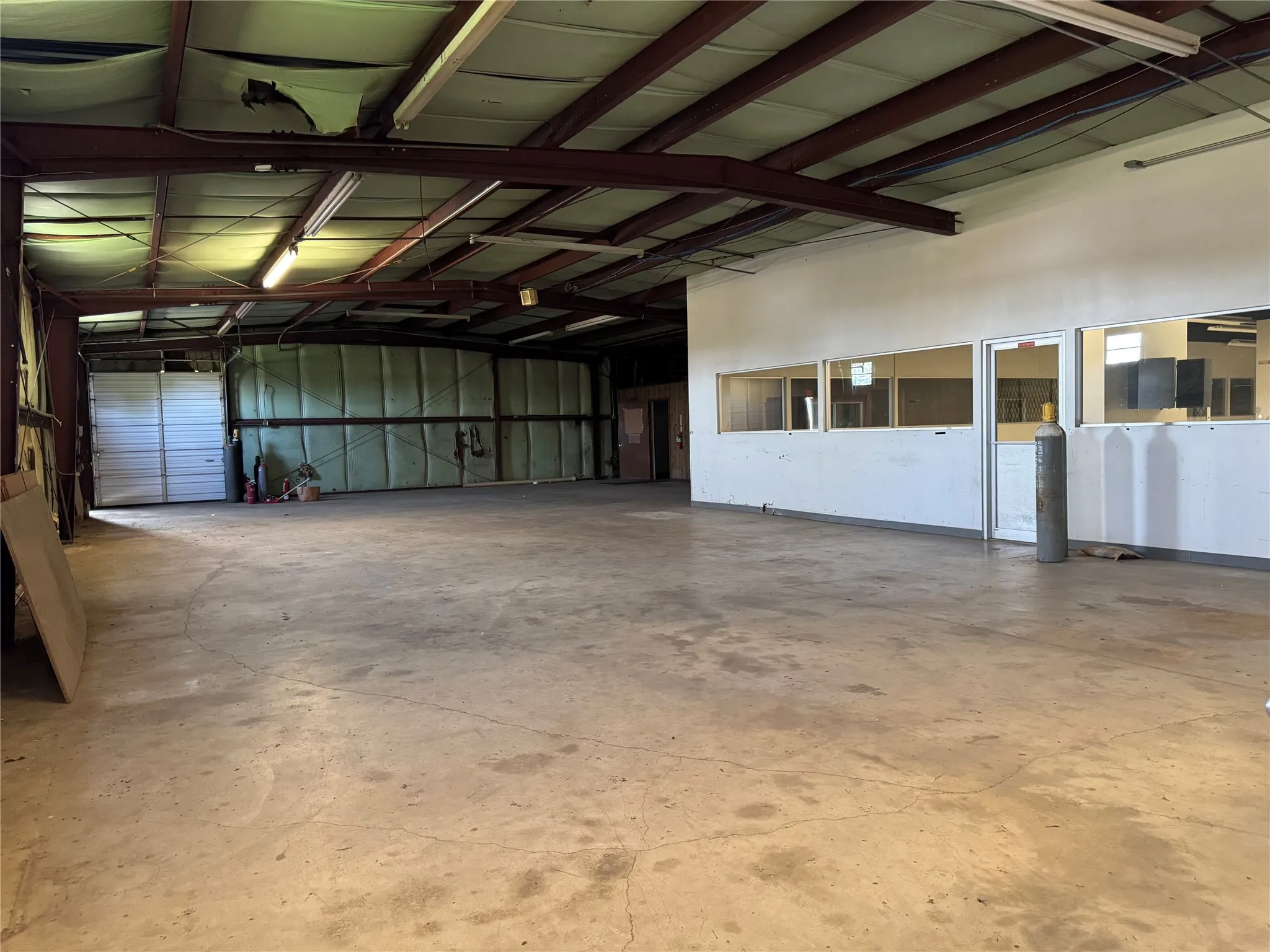 Business For Rent in Smith County , 3401 N Northeast Loop 323, Tyler, Texas 75708, 0, 0, Garage spaces, 0 Sqft, built in 1965, Price $6,900, mls#21342058, Real Estate Agent in Tyler, Homes For Rent in Smith county, Homes For Rent in Tyler, Realtor in Tyler Texas, Real Estate Brokerage Independent Realty Texas, Luminita Cordes Realtor