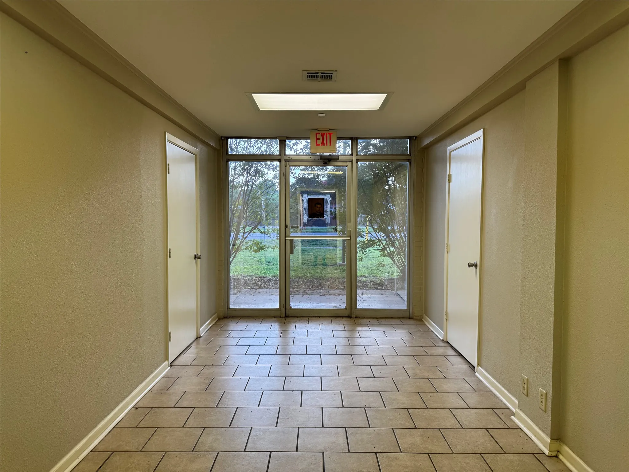 Business For Rent in Smith County , 3401 N Northeast Loop 323, Tyler, Texas 75708, 0, 0, Garage spaces, 0 Sqft, built in 1965, Price $6,900, mls#21342058, Real Estate Agent in Tyler, Homes For Rent in Smith county, Homes For Rent in Tyler, Realtor in Tyler Texas, Real Estate Brokerage Independent Realty Texas, Luminita Cordes Realtor