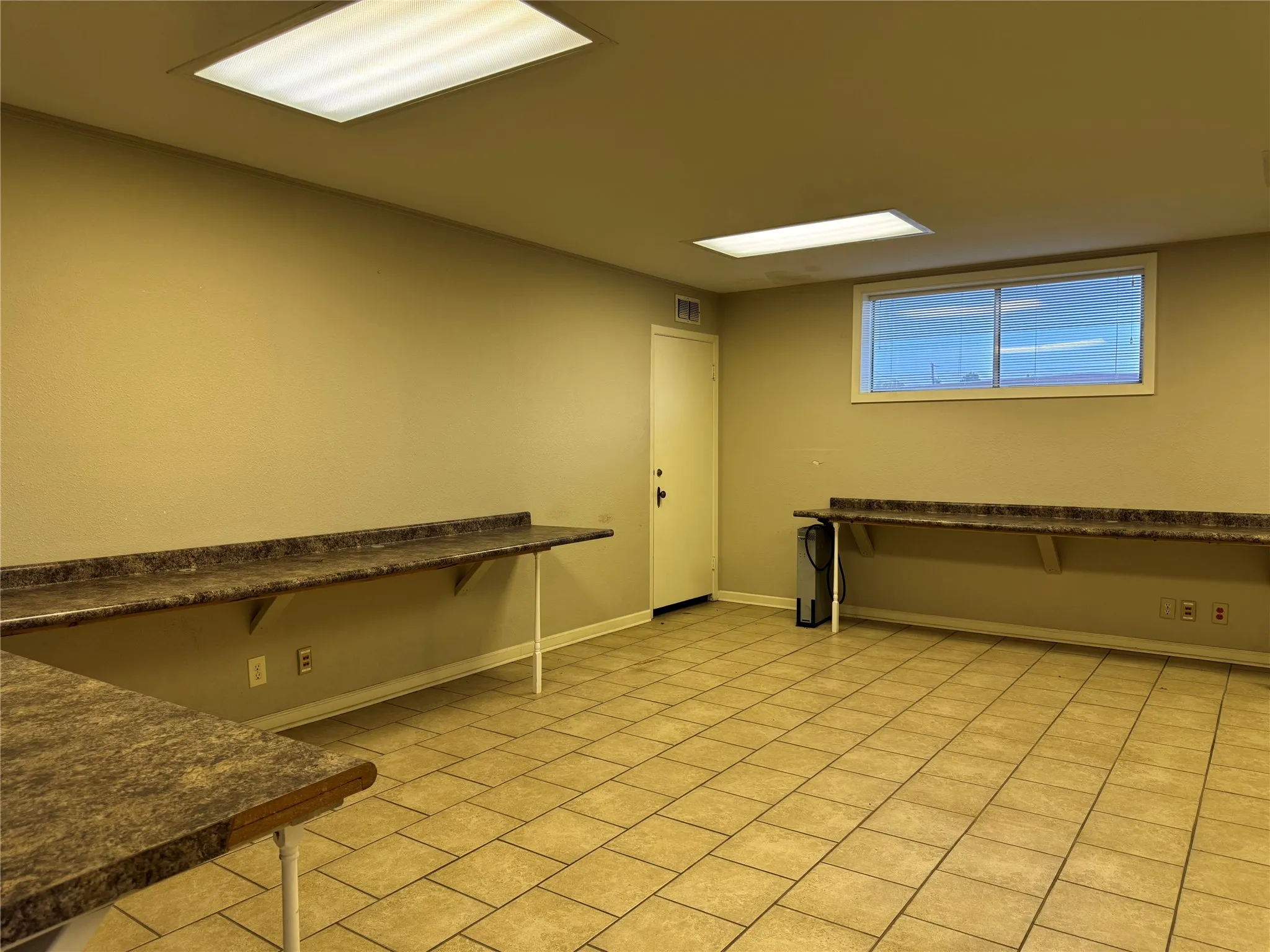 Business For Rent in Smith County , 3401 N Northeast Loop 323, Tyler, Texas 75708, 0, 0, Garage spaces, 0 Sqft, built in 1965, Price $6,900, mls#21342058, Real Estate Agent in Tyler, Homes For Rent in Smith county, Homes For Rent in Tyler, Realtor in Tyler Texas, Real Estate Brokerage Independent Realty Texas, Luminita Cordes Realtor