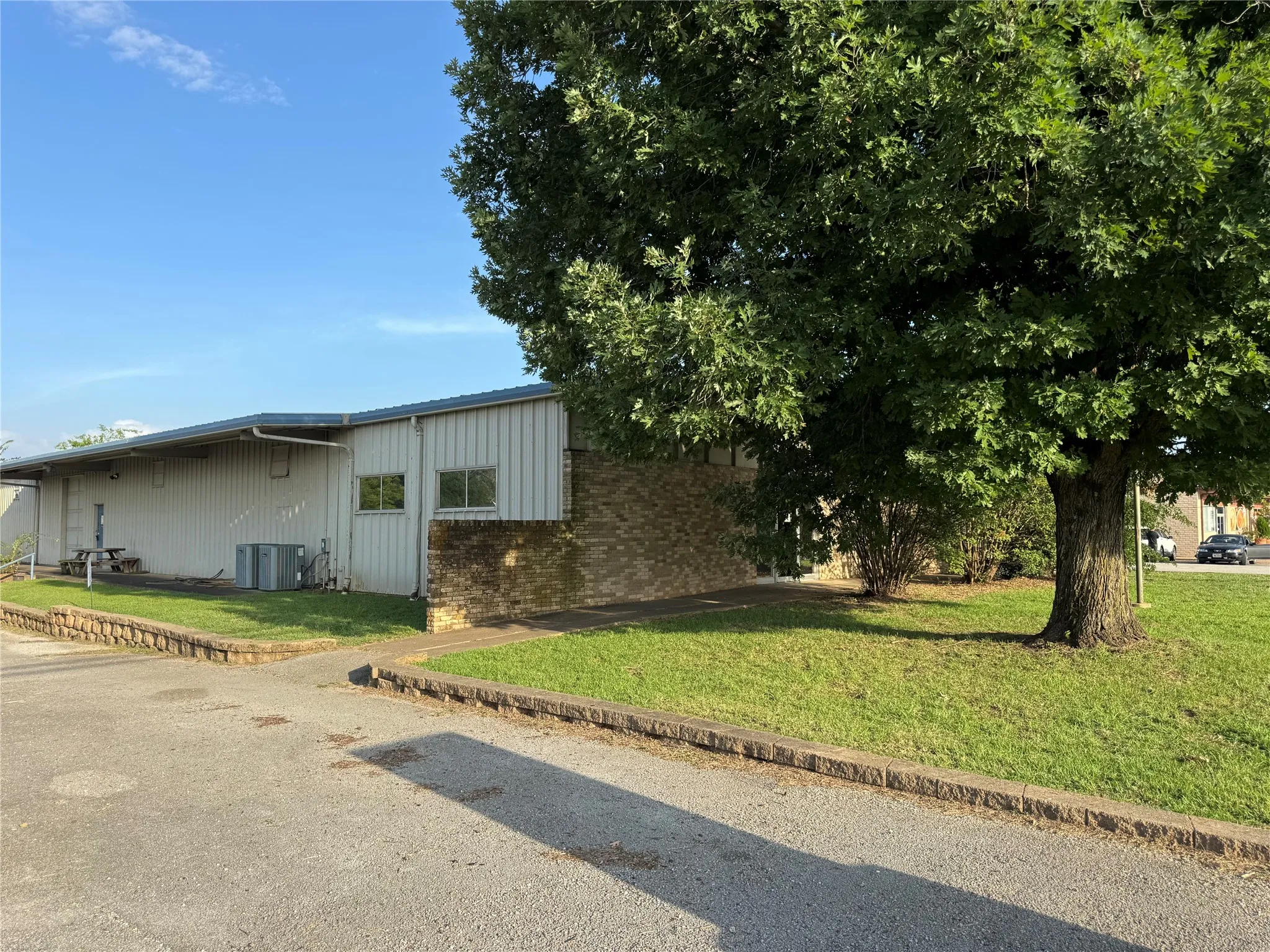 Business For Rent in Smith County , 3401 N Northeast Loop 323, Tyler, Texas 75708, 0, 0, Garage spaces, 0 Sqft, built in 1965, Price $6,900, mls#21342058, Real Estate Agent in Tyler, Homes For Rent in Smith county, Homes For Rent in Tyler, Realtor in Tyler Texas, Real Estate Brokerage Independent Realty Texas, Luminita Cordes Realtor