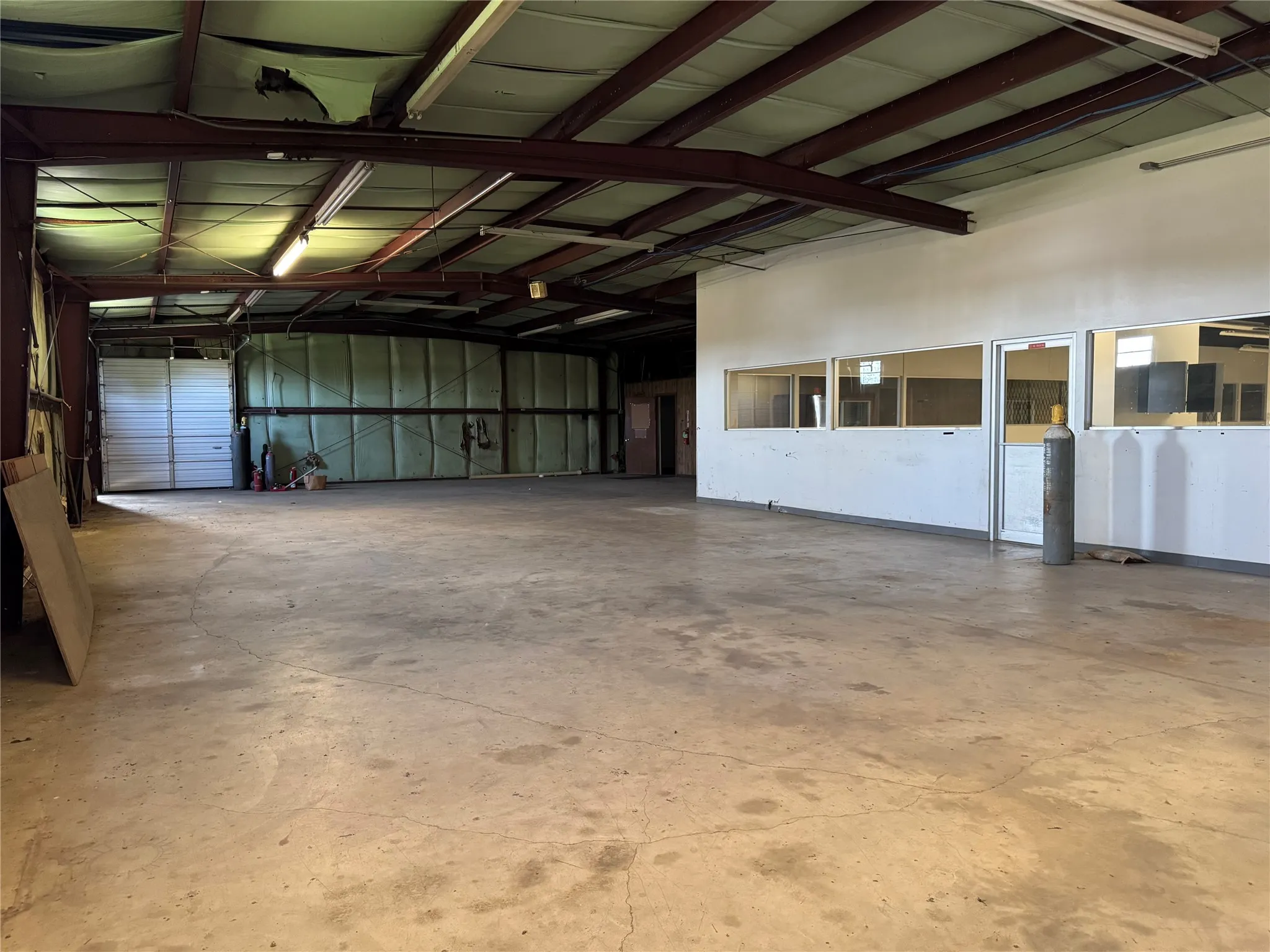 Business For Rent in Smith County , 3401 N Northeast Loop 323, Tyler, Texas 75708, 0, 0, Garage spaces, 0 Sqft, built in 1965, Price $6,900, mls#21342058, Real Estate Agent in Tyler, Homes For Rent in Smith county, Homes For Rent in Tyler, Realtor in Tyler Texas, Real Estate Brokerage Independent Realty Texas, Luminita Cordes Realtor