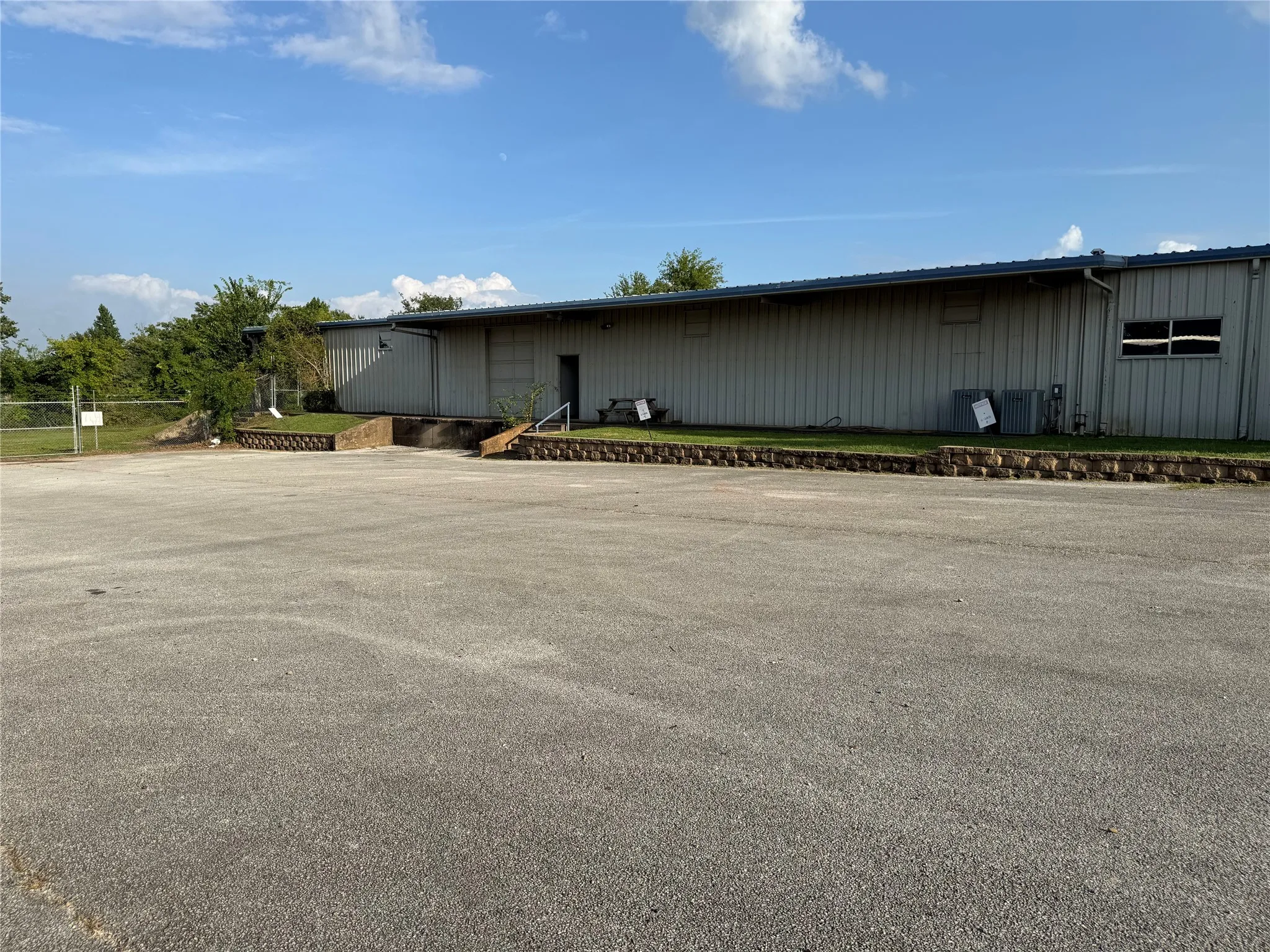 Business For Rent in Smith County , 3401 N Northeast Loop 323, Tyler, Texas 75708, 0, 0, Garage spaces, 0 Sqft, built in 1965, Price $6,900, mls#21342058, Real Estate Agent in Tyler, Homes For Rent in Smith county, Homes For Rent in Tyler, Realtor in Tyler Texas, Real Estate Brokerage Independent Realty Texas, Luminita Cordes Realtor