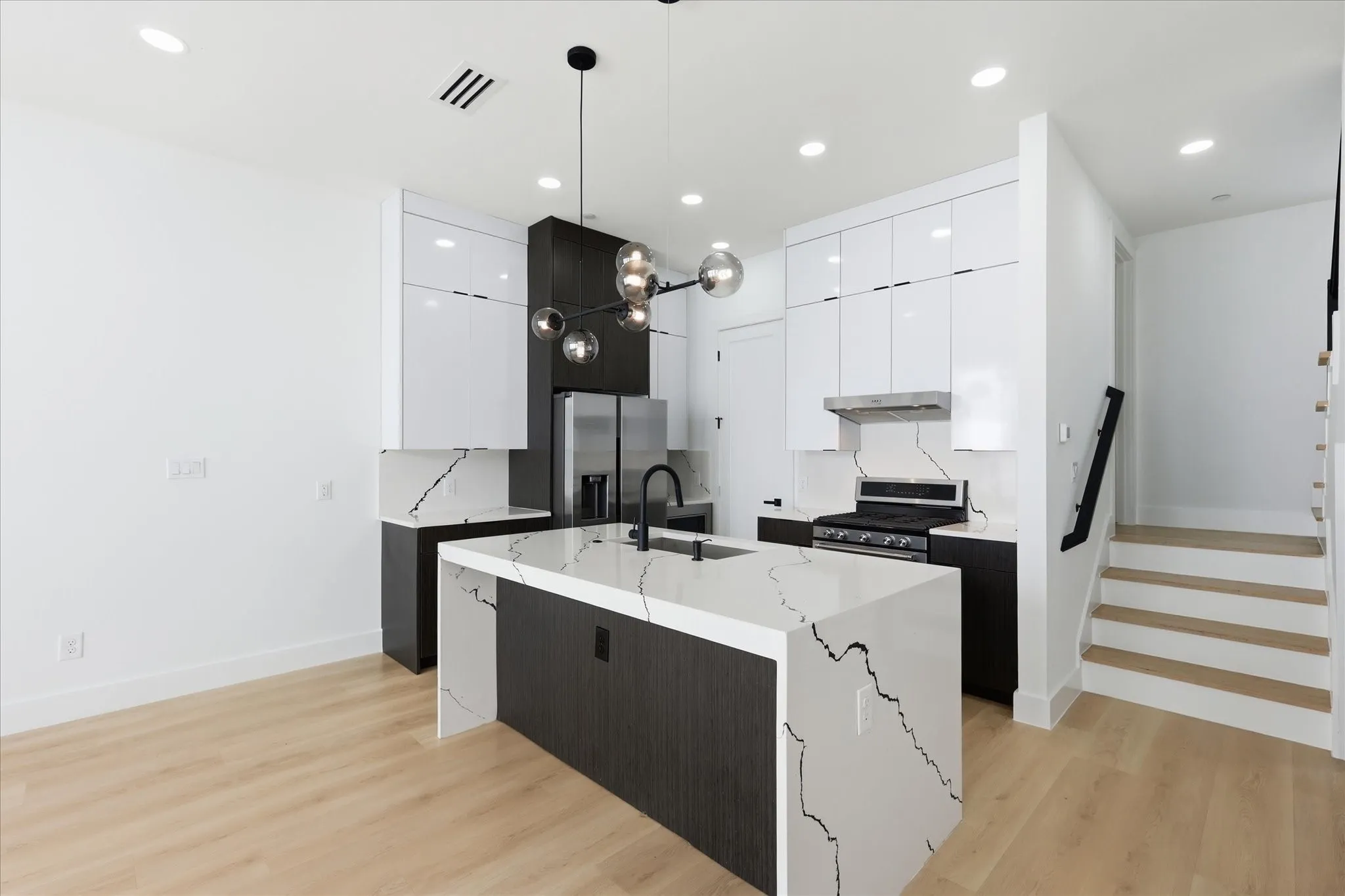 Townhouse For Rent in Dallas County , 2015 California Drive 105, Dallas, Texas 75204, 2 Bedroom, 4 Bathroom, 2 Garage spaces, 1,647 Sqft, built in 2024, mls#21342094, Real Estate Agent in Dallas, Homes For Rent in Dallas county, Homes For Rent in Dallas, Realtor in Dallas Texas, Real Estate Brokerage Independent Realty Texas, Luminita Cordes Realtor