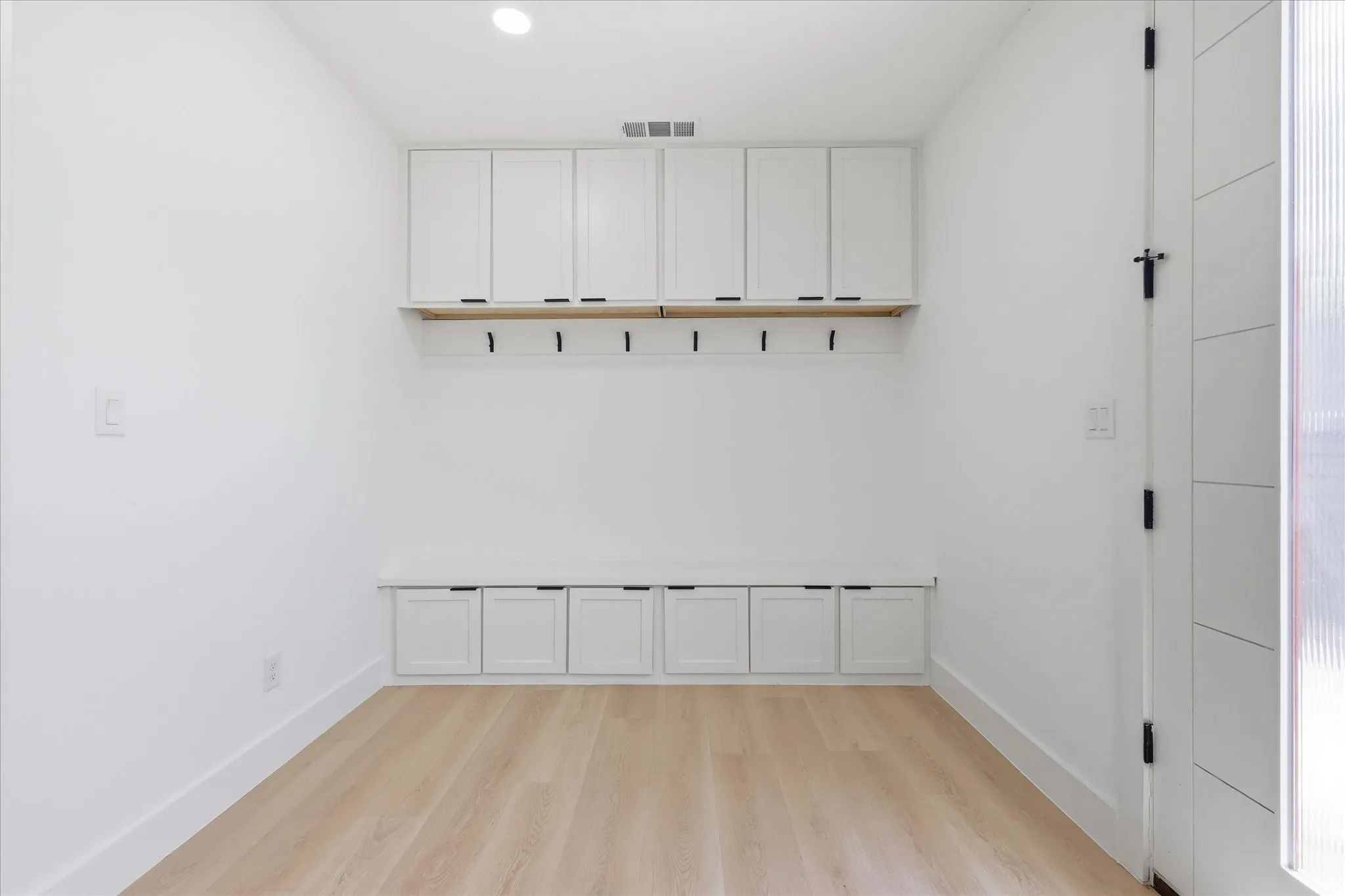 Townhouse For Rent in Dallas County , 2015 California Drive 105, Dallas, Texas 75204, 2 Bedroom, 4 Bathroom, 2 Garage spaces, 1,647 Sqft, built in 2024, mls#21342094, Real Estate Agent in Dallas, Homes For Rent in Dallas county, Homes For Rent in Dallas, Realtor in Dallas Texas, Real Estate Brokerage Independent Realty Texas, Luminita Cordes Realtor