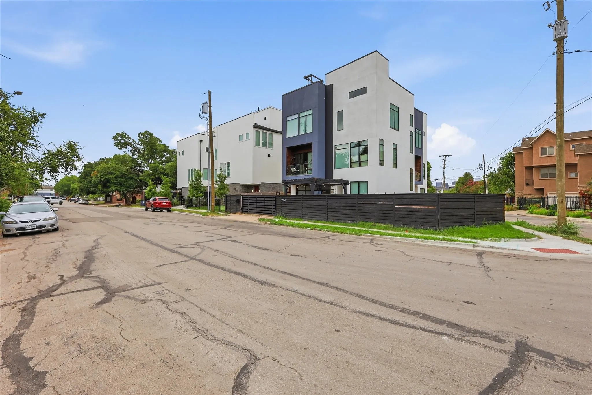 Townhouse For Rent in Dallas County , 2015 California Drive 105, Dallas, Texas 75204, 2 Bedroom, 4 Bathroom, 2 Garage spaces, 1,647 Sqft, built in 2024, mls#21342094, Real Estate Agent in Dallas, Homes For Rent in Dallas county, Homes For Rent in Dallas, Realtor in Dallas Texas, Real Estate Brokerage Independent Realty Texas, Luminita Cordes Realtor
