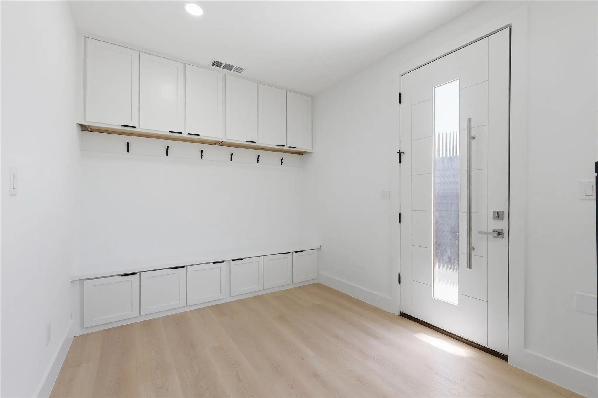 Townhouse For Rent in Dallas County , 2015 California Drive 105, Dallas, Texas 75204, 2 Bedroom, 4 Bathroom, 2 Garage spaces, 1,647 Sqft, built in 2024, mls#21342094, Real Estate Agent in Dallas, Homes For Rent in Dallas county, Homes For Rent in Dallas, Realtor in Dallas Texas, Real Estate Brokerage Independent Realty Texas, Luminita Cordes Realtor