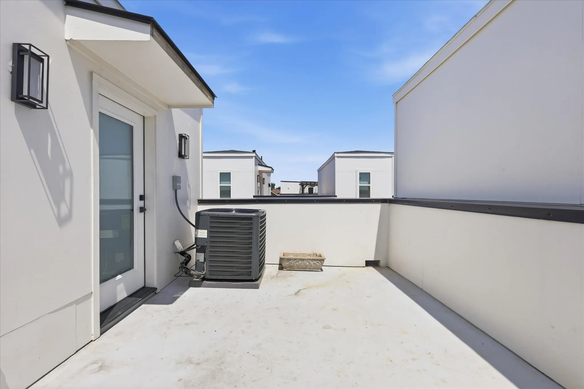 Townhouse For Rent in Dallas County , 2015 California Drive 105, Dallas, Texas 75204, 2 Bedroom, 4 Bathroom, 2 Garage spaces, 1,647 Sqft, built in 2024, mls#21342094, Real Estate Agent in Dallas, Homes For Rent in Dallas county, Homes For Rent in Dallas, Realtor in Dallas Texas, Real Estate Brokerage Independent Realty Texas, Luminita Cordes Realtor