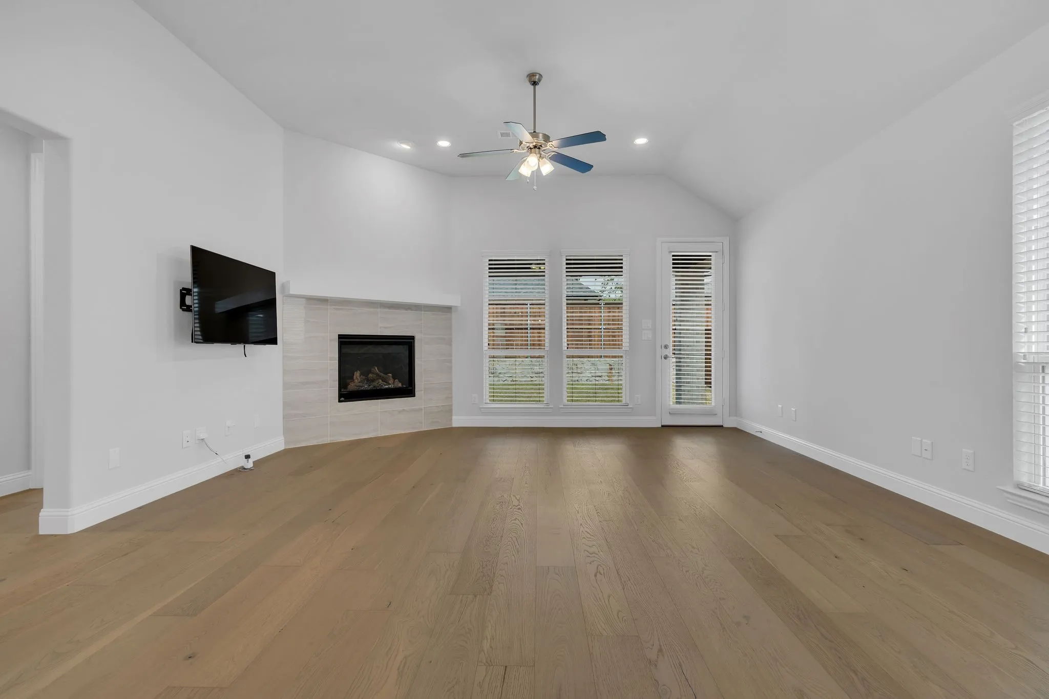 Single Family Residence For Rent in Collin County , 16128 Harris Hawk Street, Frisco, Texas 75035, 4 Bedrooms, 3 Bathrooms, 2 Garage spaces, 2,249 Sqft, built in 2022, Price $3,200, mls#21342101, Real Estate Agent in Frisco, Homes For Rent in Collin county, Homes For Rent in Frisco, Realtor in Frisco Texas, Real Estate Brokerage Independent Realty Texas, Luminita Cordes Realtor