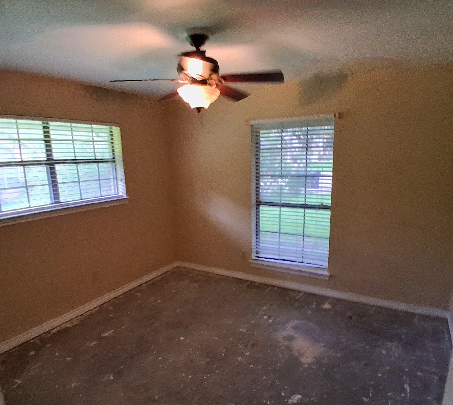 Single Family Residence For Sale in Hunt County , 319 Jamie Way, Greenville, Texas 75402, 4 Bedroom, 2 Bathroom, 2 Garage spaces, 2,217 Sqft, built in 1983, mls#21338252, Real Estate Agent in Greenville, Homes For Sale in Hunt county, Homes For Sale in Greenville, Realtor in Greenville Texas, Real Estate Brokerage Independent Realty Texas, Luminita Cordes Realtor
