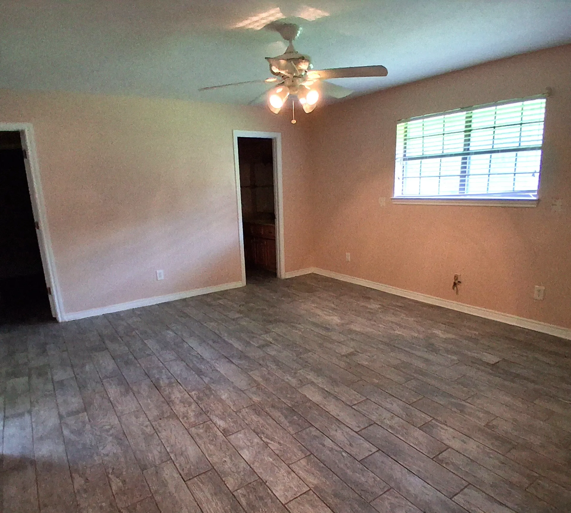 Single Family Residence For Sale in Hunt County , 319 Jamie Way, Greenville, Texas 75402, 4 Bedroom, 2 Bathroom, 2 Garage spaces, 2,217 Sqft, built in 1983, mls#21338252, Real Estate Agent in Greenville, Homes For Sale in Hunt county, Homes For Sale in Greenville, Realtor in Greenville Texas, Real Estate Brokerage Independent Realty Texas, Luminita Cordes Realtor