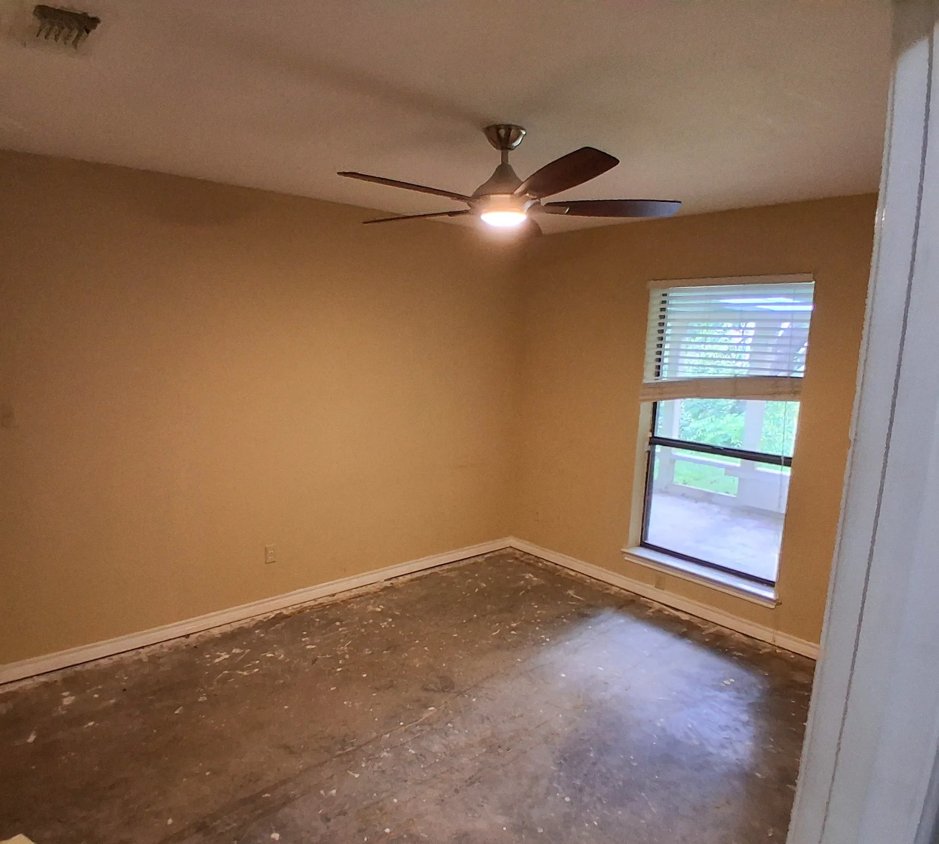 Single Family Residence For Sale in Hunt County , 319 Jamie Way, Greenville, Texas 75402, 4 Bedroom, 2 Bathroom, 2 Garage spaces, 2,217 Sqft, built in 1983, mls#21338252, Real Estate Agent in Greenville, Homes For Sale in Hunt county, Homes For Sale in Greenville, Realtor in Greenville Texas, Real Estate Brokerage Independent Realty Texas, Luminita Cordes Realtor