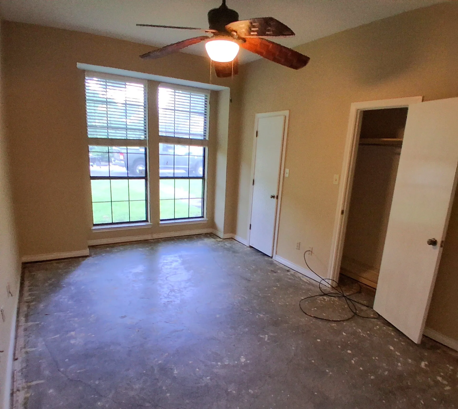 Single Family Residence For Sale in Hunt County , 319 Jamie Way, Greenville, Texas 75402, 4 Bedroom, 2 Bathroom, 2 Garage spaces, 2,217 Sqft, built in 1983, mls#21338252, Real Estate Agent in Greenville, Homes For Sale in Hunt county, Homes For Sale in Greenville, Realtor in Greenville Texas, Real Estate Brokerage Independent Realty Texas, Luminita Cordes Realtor