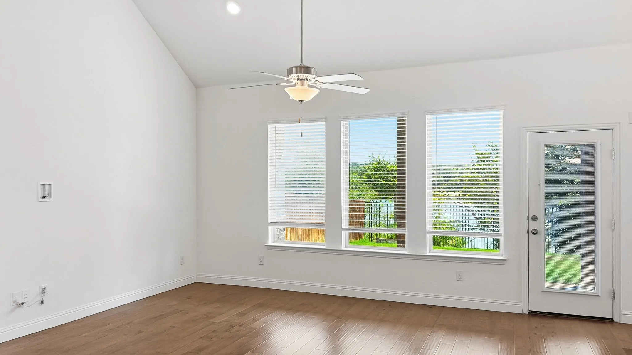Single Family Residence For Rent in Denton County , 2722 Catoosa Lane, Corinth, Texas 76210, 4 Bedroom, 4 Bathroom, 2 Garage spaces, 2,716 Sqft, built in 2022, mls#21342106, Real Estate Agent in Corinth, Homes For Rent in Denton county, Homes For Rent in Corinth, Realtor in Corinth Texas, Real Estate Brokerage Independent Realty Texas, Luminita Cordes Realtor