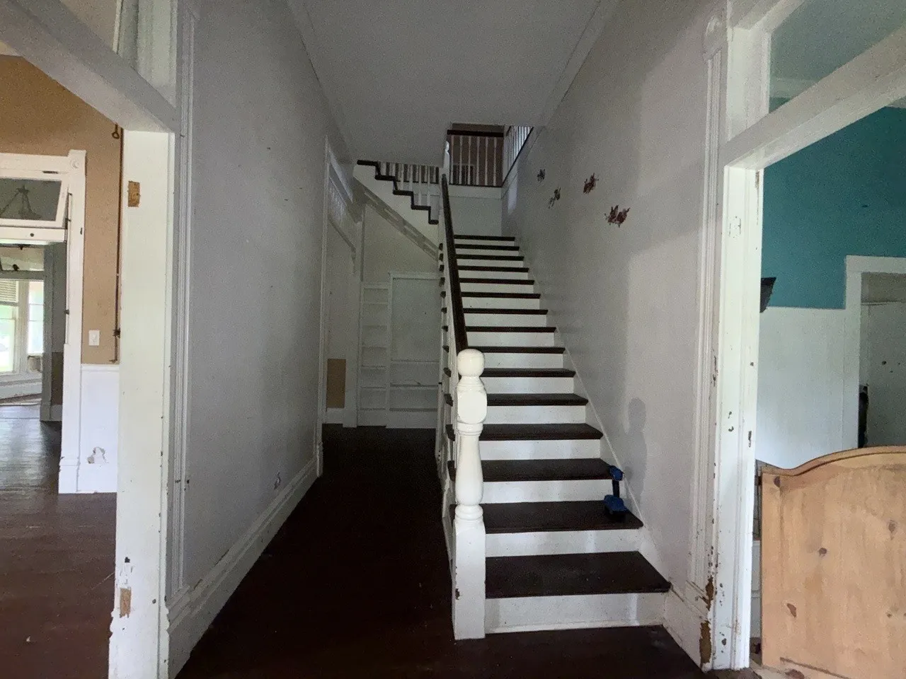 Single Family Residence For Sale in Navarro County , 500 2nd Street, Kerens, Texas 75144, 5 Bedroom, 2 Bathroom, Garage spaces, 2,882 Sqft, built in 1920, mls#21337199, Real Estate Agent in Kerens, Homes For Sale in Navarro county, Homes For Sale in Kerens, Realtor in Kerens Texas, Real Estate Brokerage Independent Realty Texas, Luminita Cordes Realtor