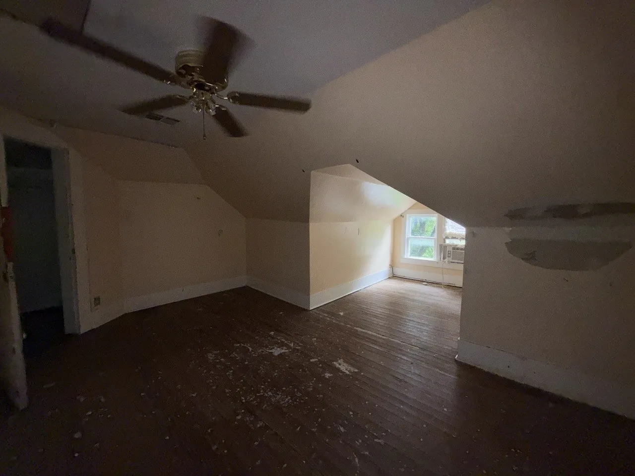 Single Family Residence For Sale in Navarro County , 500 2nd Street, Kerens, Texas 75144, 5 Bedroom, 2 Bathroom, Garage spaces, 2,882 Sqft, built in 1920, mls#21337199, Real Estate Agent in Kerens, Homes For Sale in Navarro county, Homes For Sale in Kerens, Realtor in Kerens Texas, Real Estate Brokerage Independent Realty Texas, Luminita Cordes Realtor