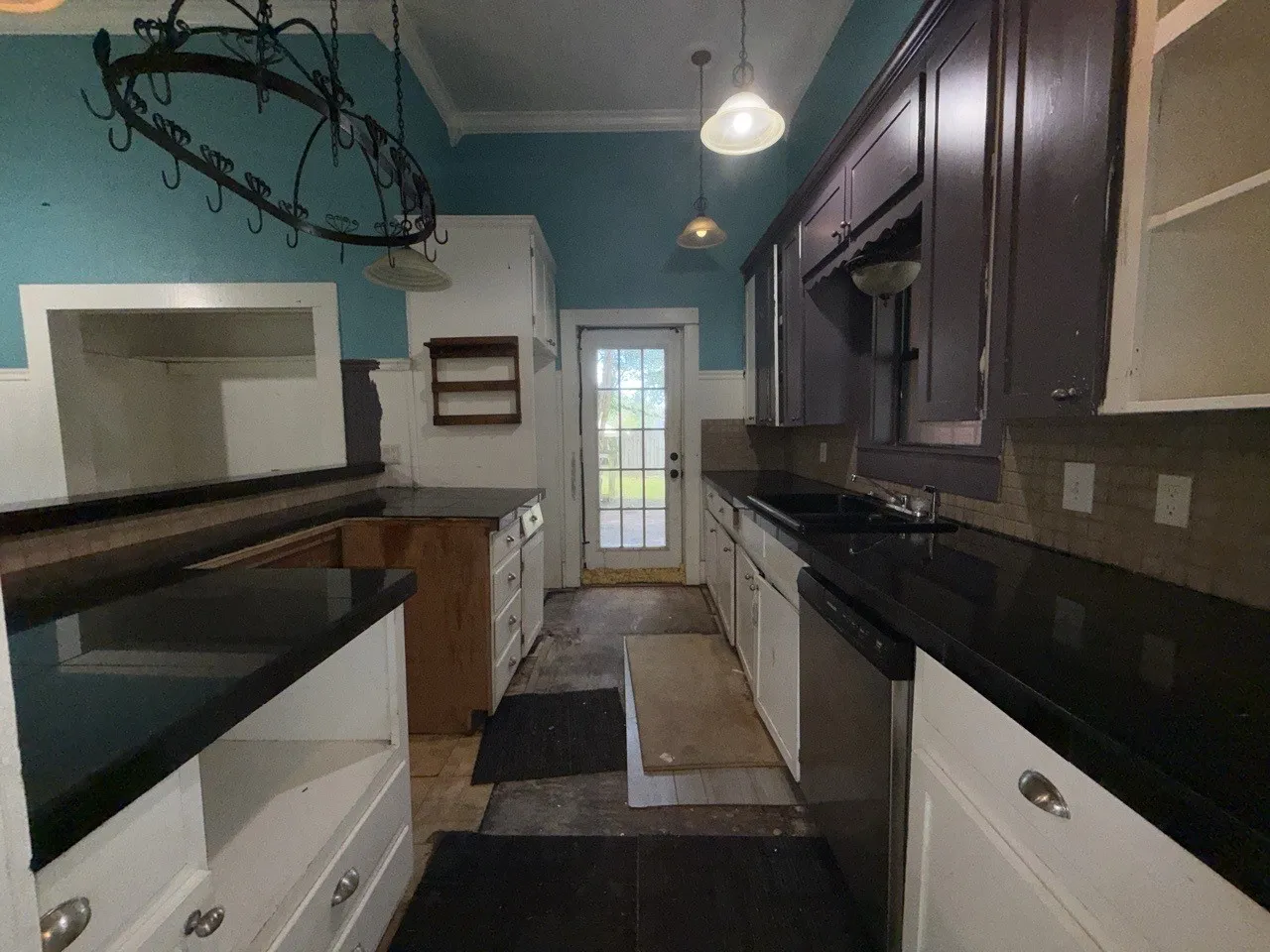 Single Family Residence For Sale in Navarro County , 500 2nd Street, Kerens, Texas 75144, 5 Bedroom, 2 Bathroom, Garage spaces, 2,882 Sqft, built in 1920, mls#21337199, Real Estate Agent in Kerens, Homes For Sale in Navarro county, Homes For Sale in Kerens, Realtor in Kerens Texas, Real Estate Brokerage Independent Realty Texas, Luminita Cordes Realtor