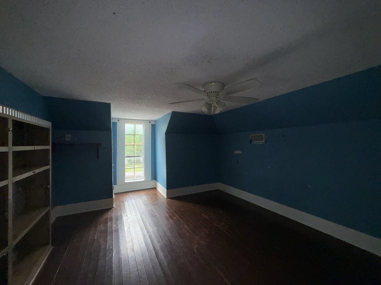 Single Family Residence For Sale in Navarro County , 500 2nd Street, Kerens, Texas 75144, 5 Bedroom, 2 Bathroom, Garage spaces, 2,882 Sqft, built in 1920, mls#21337199, Real Estate Agent in Kerens, Homes For Sale in Navarro county, Homes For Sale in Kerens, Realtor in Kerens Texas, Real Estate Brokerage Independent Realty Texas, Luminita Cordes Realtor