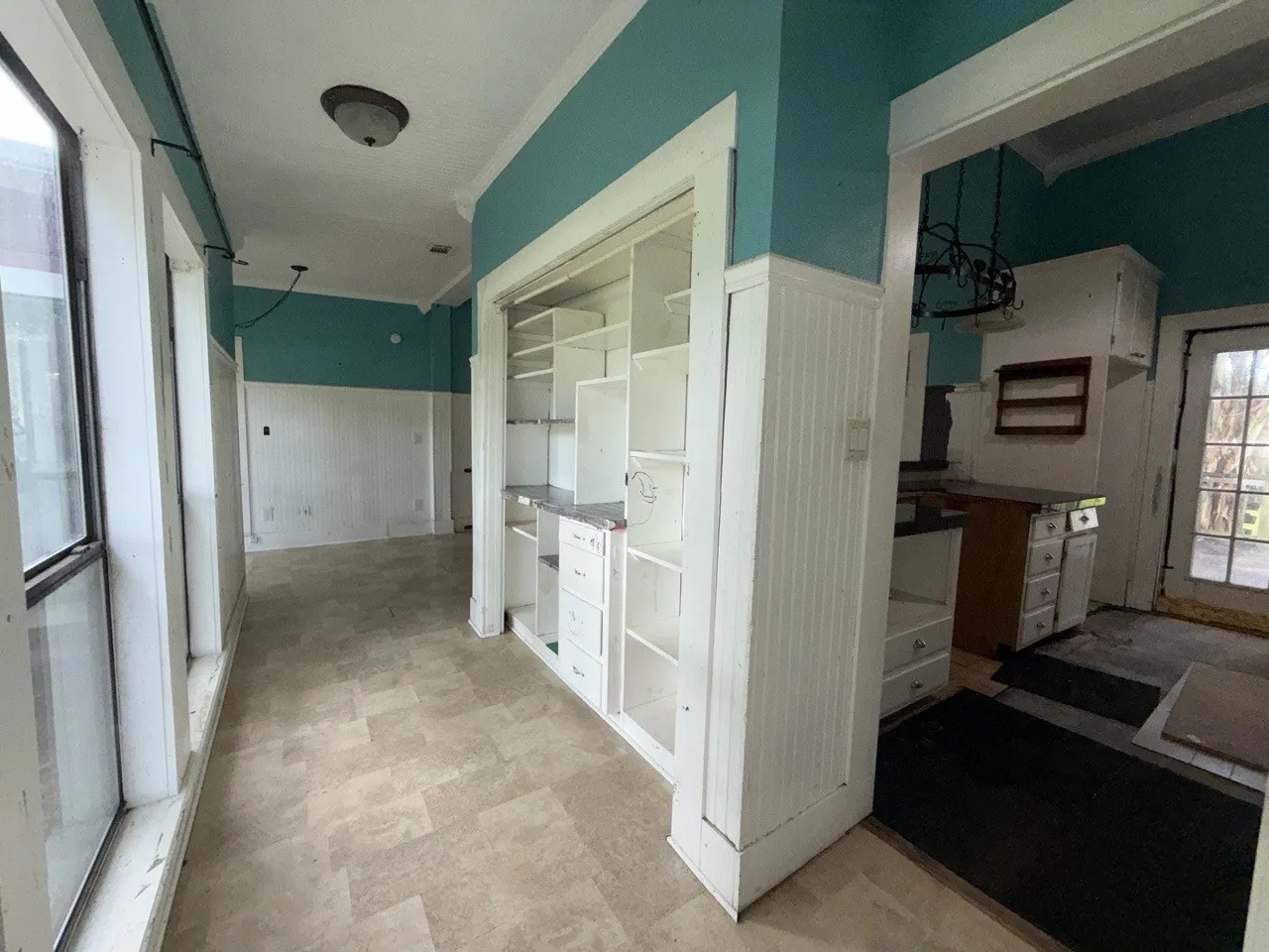 Single Family Residence For Sale in Navarro County , 500 2nd Street, Kerens, Texas 75144, 5 Bedroom, 2 Bathroom, Garage spaces, 2,882 Sqft, built in 1920, mls#21337199, Real Estate Agent in Kerens, Homes For Sale in Navarro county, Homes For Sale in Kerens, Realtor in Kerens Texas, Real Estate Brokerage Independent Realty Texas, Luminita Cordes Realtor