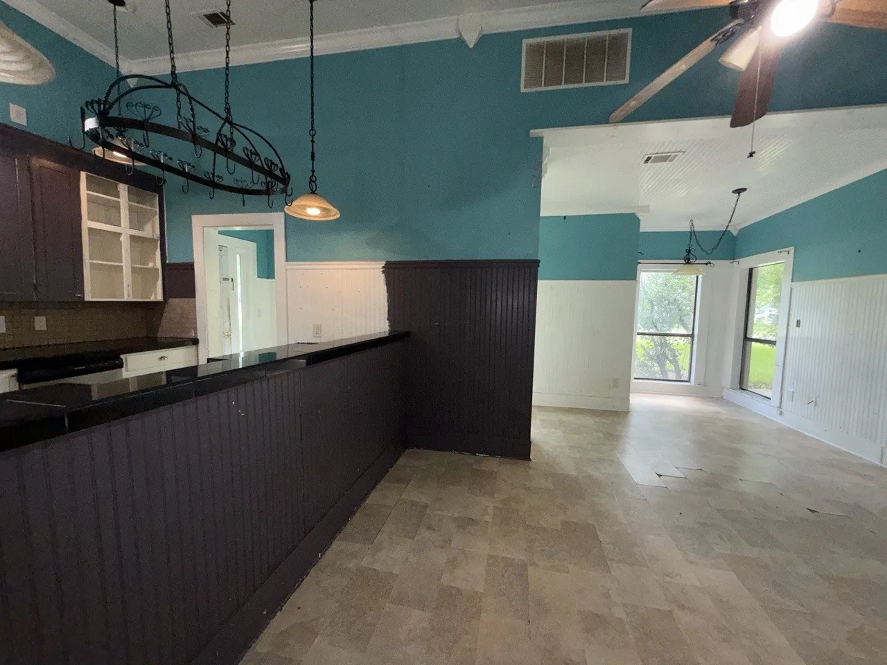 Single Family Residence For Sale in Navarro County , 500 2nd Street, Kerens, Texas 75144, 5 Bedroom, 2 Bathroom, Garage spaces, 2,882 Sqft, built in 1920, mls#21337199, Real Estate Agent in Kerens, Homes For Sale in Navarro county, Homes For Sale in Kerens, Realtor in Kerens Texas, Real Estate Brokerage Independent Realty Texas, Luminita Cordes Realtor