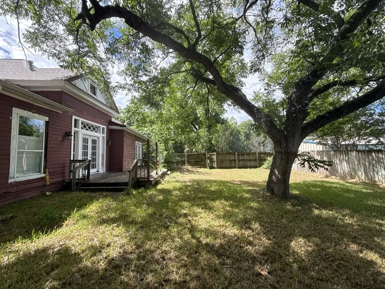 Single Family Residence For Sale in Navarro County , 500 2nd Street, Kerens, Texas 75144, 5 Bedroom, 2 Bathroom, Garage spaces, 2,882 Sqft, built in 1920, mls#21337199, Real Estate Agent in Kerens, Homes For Sale in Navarro county, Homes For Sale in Kerens, Realtor in Kerens Texas, Real Estate Brokerage Independent Realty Texas, Luminita Cordes Realtor