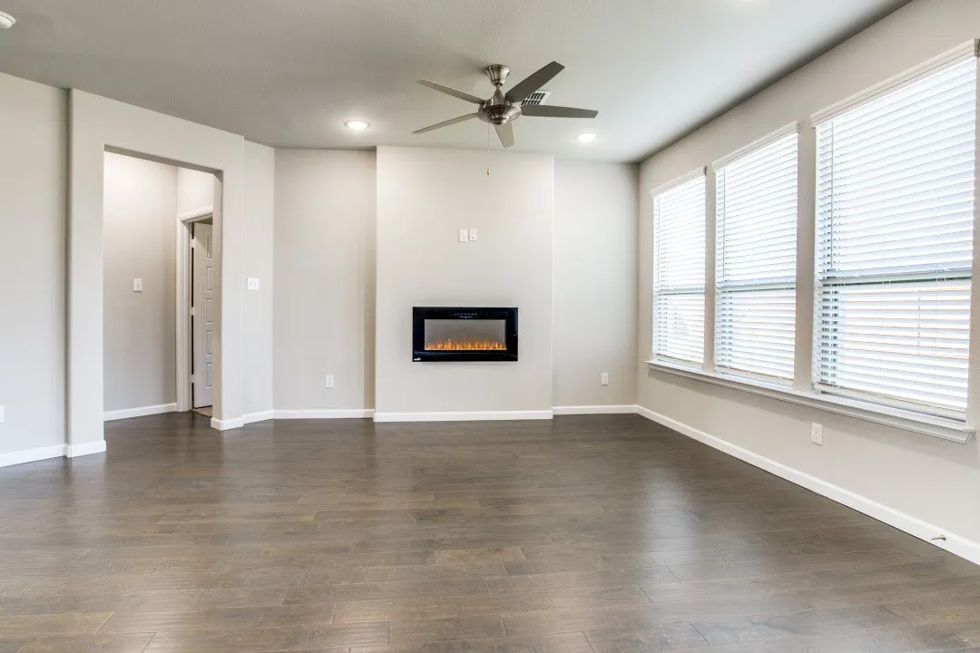 Single Family Residence For Rent in Ellis County , 313 Ember Circle, Waxahachie, Texas 75165, 3 Bedroom, 2 Bathroom, 2 Garage spaces, 1,453 Sqft, built in 2021, mls#21342111, Real Estate Agent in Waxahachie, Homes For Rent in Ellis county, Homes For Rent in Waxahachie, Realtor in Waxahachie Texas, Real Estate Brokerage Independent Realty Texas, Luminita Cordes Realtor