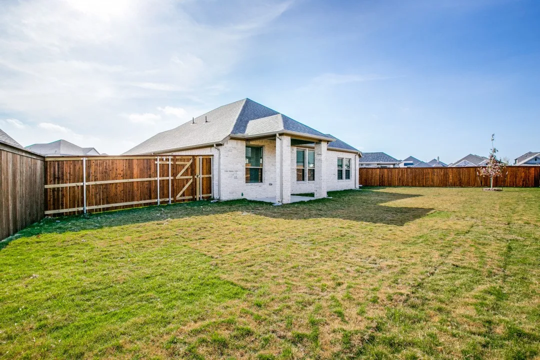 Single Family Residence For Rent in Ellis County , 313 Ember Circle, Waxahachie, Texas 75165, 3 Bedroom, 2 Bathroom, 2 Garage spaces, 1,453 Sqft, built in 2021, mls#21342111, Real Estate Agent in Waxahachie, Homes For Rent in Ellis county, Homes For Rent in Waxahachie, Realtor in Waxahachie Texas, Real Estate Brokerage Independent Realty Texas, Luminita Cordes Realtor