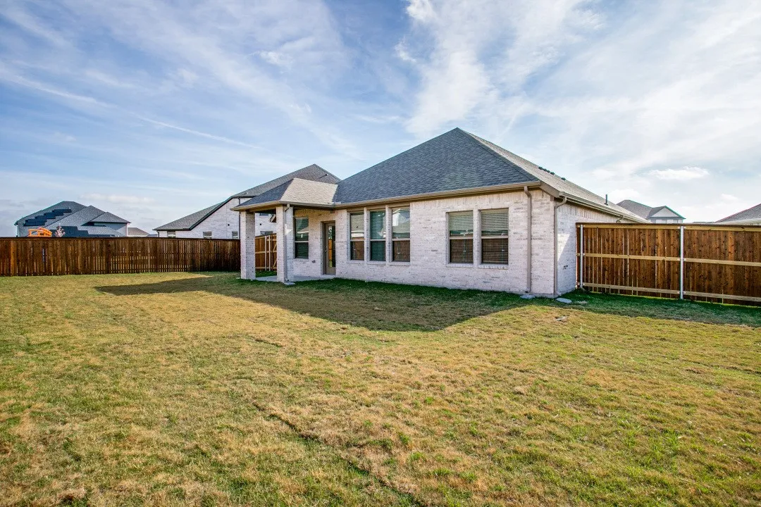 Single Family Residence For Rent in Ellis County , 313 Ember Circle, Waxahachie, Texas 75165, 3 Bedroom, 2 Bathroom, 2 Garage spaces, 1,453 Sqft, built in 2021, mls#21342111, Real Estate Agent in Waxahachie, Homes For Rent in Ellis county, Homes For Rent in Waxahachie, Realtor in Waxahachie Texas, Real Estate Brokerage Independent Realty Texas, Luminita Cordes Realtor