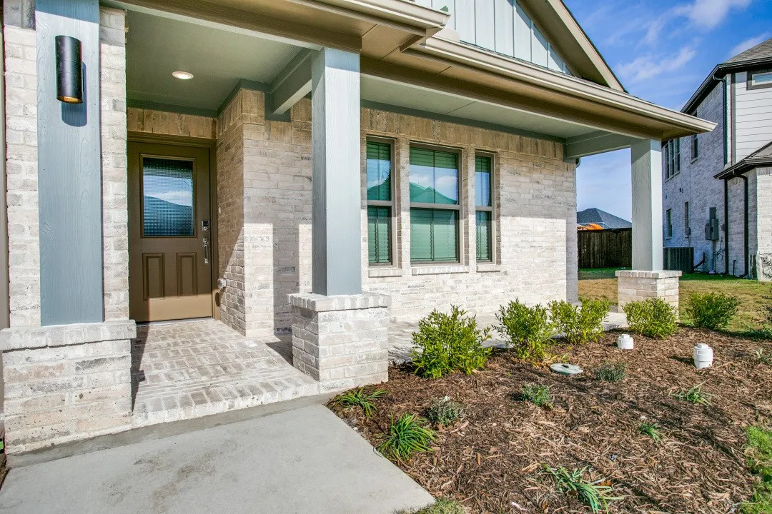 Single Family Residence For Rent in Ellis County , 313 Ember Circle, Waxahachie, Texas 75165, 3 Bedroom, 2 Bathroom, 2 Garage spaces, 1,453 Sqft, built in 2021, mls#21342111, Real Estate Agent in Waxahachie, Homes For Rent in Ellis county, Homes For Rent in Waxahachie, Realtor in Waxahachie Texas, Real Estate Brokerage Independent Realty Texas, Luminita Cordes Realtor