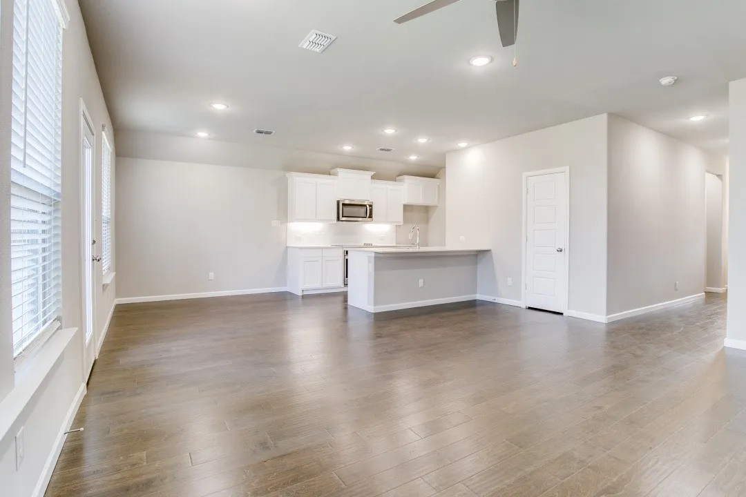 Single Family Residence For Rent in Ellis County , 313 Ember Circle, Waxahachie, Texas 75165, 3 Bedroom, 2 Bathroom, 2 Garage spaces, 1,453 Sqft, built in 2021, mls#21342111, Real Estate Agent in Waxahachie, Homes For Rent in Ellis county, Homes For Rent in Waxahachie, Realtor in Waxahachie Texas, Real Estate Brokerage Independent Realty Texas, Luminita Cordes Realtor