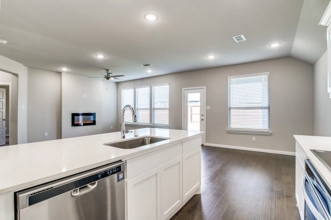 Single Family Residence For Rent in Ellis County , 313 Ember Circle, Waxahachie, Texas 75165, 3 Bedroom, 2 Bathroom, 2 Garage spaces, 1,453 Sqft, built in 2021, mls#21342111, Real Estate Agent in Waxahachie, Homes For Rent in Ellis county, Homes For Rent in Waxahachie, Realtor in Waxahachie Texas, Real Estate Brokerage Independent Realty Texas, Luminita Cordes Realtor