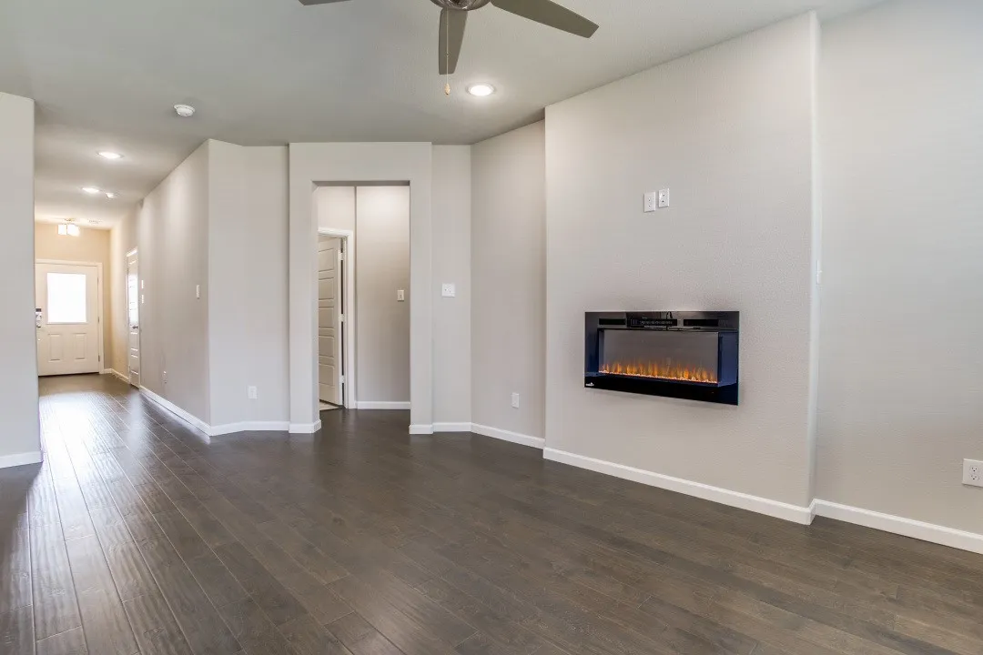 Single Family Residence For Rent in Ellis County , 313 Ember Circle, Waxahachie, Texas 75165, 3 Bedroom, 2 Bathroom, 2 Garage spaces, 1,453 Sqft, built in 2021, mls#21342111, Real Estate Agent in Waxahachie, Homes For Rent in Ellis county, Homes For Rent in Waxahachie, Realtor in Waxahachie Texas, Real Estate Brokerage Independent Realty Texas, Luminita Cordes Realtor