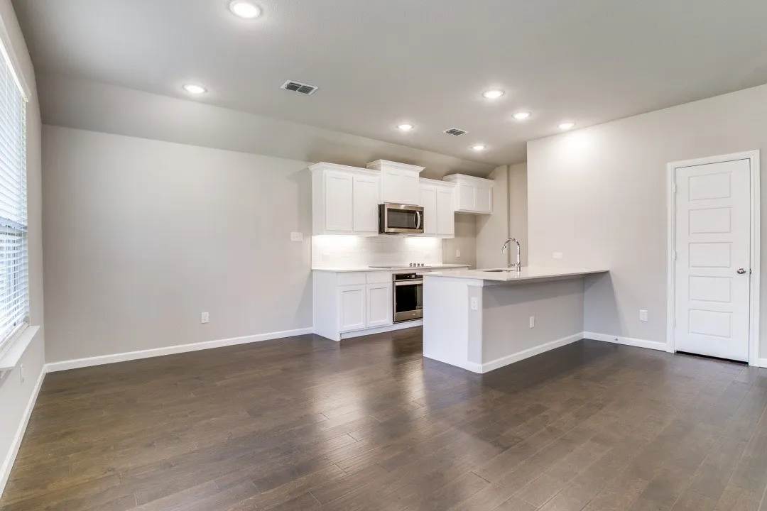 Single Family Residence For Rent in Ellis County , 313 Ember Circle, Waxahachie, Texas 75165, 3 Bedroom, 2 Bathroom, 2 Garage spaces, 1,453 Sqft, built in 2021, mls#21342111, Real Estate Agent in Waxahachie, Homes For Rent in Ellis county, Homes For Rent in Waxahachie, Realtor in Waxahachie Texas, Real Estate Brokerage Independent Realty Texas, Luminita Cordes Realtor
