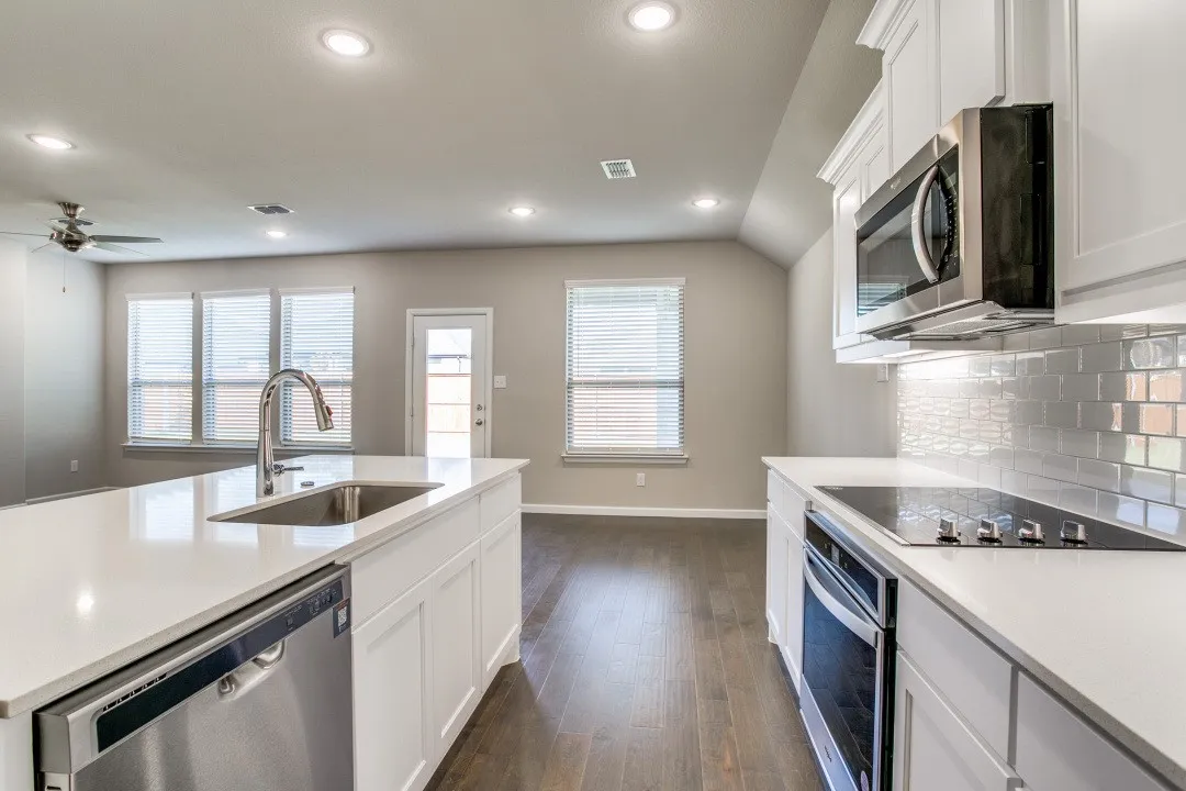 Single Family Residence For Rent in Ellis County , 313 Ember Circle, Waxahachie, Texas 75165, 3 Bedroom, 2 Bathroom, 2 Garage spaces, 1,453 Sqft, built in 2021, mls#21342111, Real Estate Agent in Waxahachie, Homes For Rent in Ellis county, Homes For Rent in Waxahachie, Realtor in Waxahachie Texas, Real Estate Brokerage Independent Realty Texas, Luminita Cordes Realtor