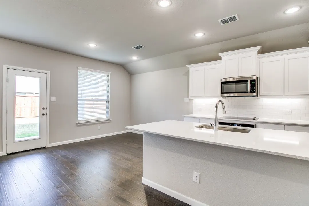 Single Family Residence For Rent in Ellis County , 313 Ember Circle, Waxahachie, Texas 75165, 3 Bedroom, 2 Bathroom, 2 Garage spaces, 1,453 Sqft, built in 2021, mls#21342111, Real Estate Agent in Waxahachie, Homes For Rent in Ellis county, Homes For Rent in Waxahachie, Realtor in Waxahachie Texas, Real Estate Brokerage Independent Realty Texas, Luminita Cordes Realtor