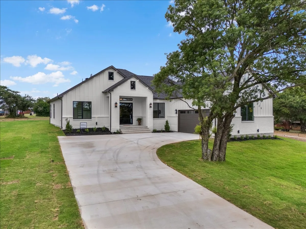 Single Family Residence For Sale in Parker County , 106 Mc Clure Court, Hudson Oaks, Texas 76087, 4 Bedroom, 3 Bathroom, 2 Garage spaces, 2,213 Sqft, built in 2026, mls#21342118, Real Estate Agent in Hudson Oaks, Homes For Sale in Parker county, Homes For Sale in Hudson Oaks, Realtor in Hudson Oaks Texas, Real Estate Brokerage Independent Realty Texas, Luminita Cordes Realtor