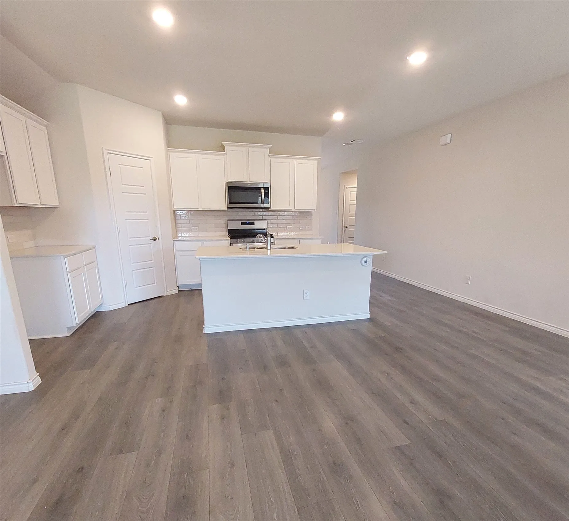 Single Family Residence For Sale in Hunt County , 205 Longhorn Pass, Caddo Mills, Texas 75135, 4 Bedroom, 2 Bathroom, 2 Garage spaces, 1,830 Sqft, built in 2022, mls#21337097, Real Estate Agent in Caddo Mills, Homes For Sale in Hunt county, Homes For Sale in Caddo Mills, Realtor in Caddo Mills Texas, Real Estate Brokerage Independent Realty Texas, Luminita Cordes Realtor