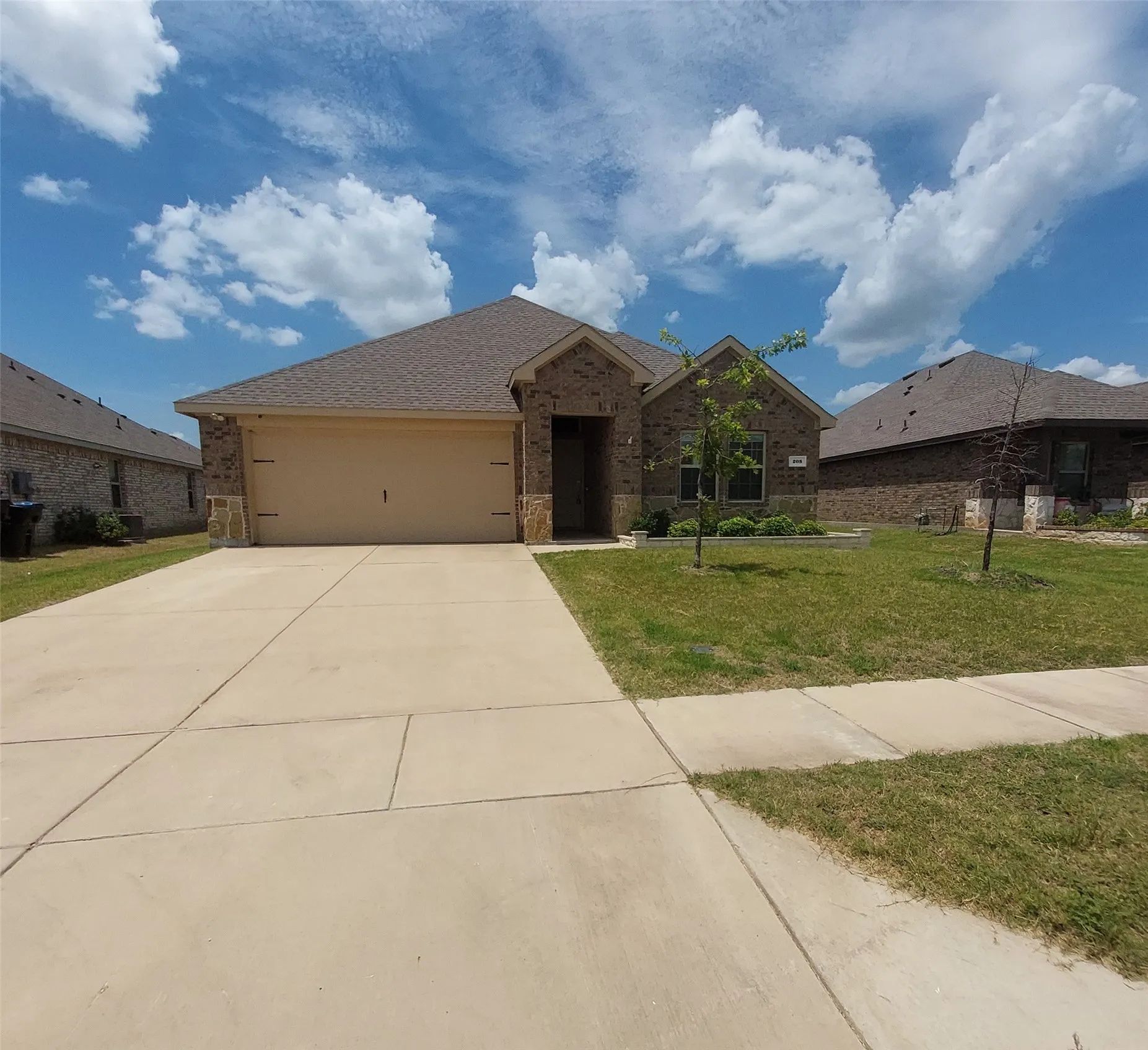 Single Family Residence For Sale in Hunt County , 205 Longhorn Pass, Caddo Mills, Texas 75135, 4 Bedroom, 2 Bathroom, 2 Garage spaces, 1,830 Sqft, built in 2022, mls#21337097, Real Estate Agent in Caddo Mills, Homes For Sale in Hunt county, Homes For Sale in Caddo Mills, Realtor in Caddo Mills Texas, Real Estate Brokerage Independent Realty Texas, Luminita Cordes Realtor