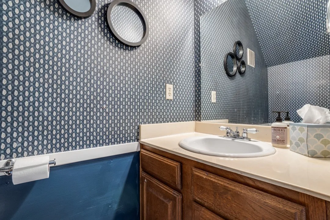 Condominium For Sale in Dallas County , 4325 Bowser Avenue 110, Dallas, Texas 75219, 2 Bedroom, 2 Bathroom, Garage spaces, 1,062 Sqft, built in 1982, mls#21342122, Real Estate Agent in Dallas, Homes For Sale in Dallas county, Homes For Sale in Dallas, Realtor in Dallas Texas, Real Estate Brokerage Independent Realty Texas, Luminita Cordes Realtor