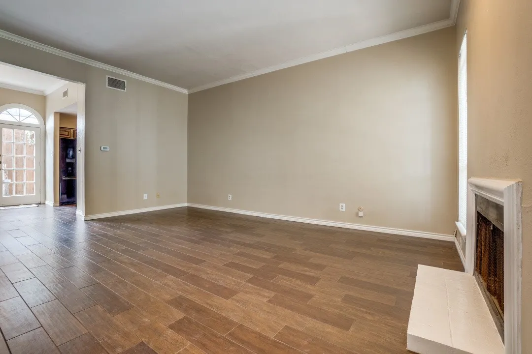 Condominium For Sale in Dallas County , 4325 Bowser Avenue 110, Dallas, Texas 75219, 2 Bedroom, 2 Bathroom, Garage spaces, 1,062 Sqft, built in 1982, mls#21342122, Real Estate Agent in Dallas, Homes For Sale in Dallas county, Homes For Sale in Dallas, Realtor in Dallas Texas, Real Estate Brokerage Independent Realty Texas, Luminita Cordes Realtor