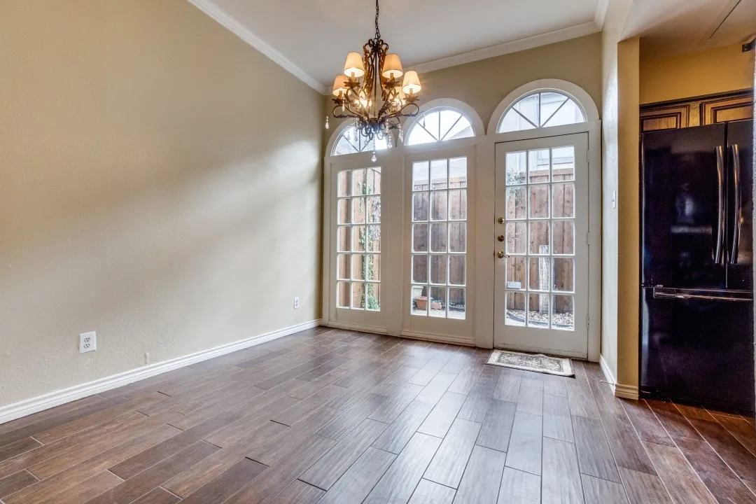 Condominium For Sale in Dallas County , 4325 Bowser Avenue 110, Dallas, Texas 75219, 2 Bedroom, 2 Bathroom, Garage spaces, 1,062 Sqft, built in 1982, mls#21342122, Real Estate Agent in Dallas, Homes For Sale in Dallas county, Homes For Sale in Dallas, Realtor in Dallas Texas, Real Estate Brokerage Independent Realty Texas, Luminita Cordes Realtor