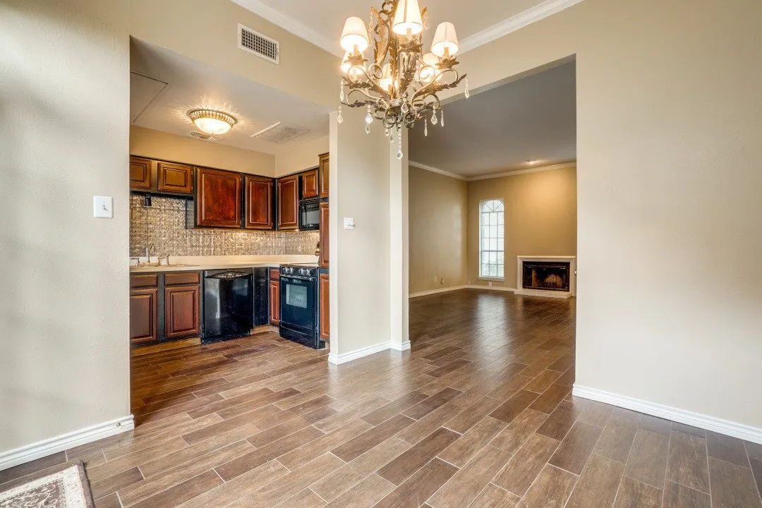 Condominium For Sale in Dallas County , 4325 Bowser Avenue 110, Dallas, Texas 75219, 2 Bedroom, 2 Bathroom, Garage spaces, 1,062 Sqft, built in 1982, mls#21342122, Real Estate Agent in Dallas, Homes For Sale in Dallas county, Homes For Sale in Dallas, Realtor in Dallas Texas, Real Estate Brokerage Independent Realty Texas, Luminita Cordes Realtor