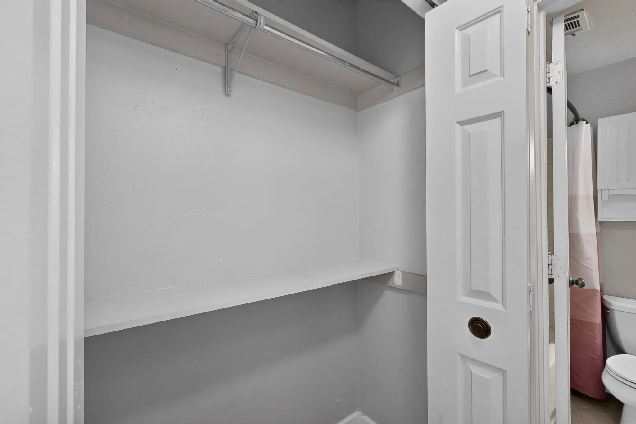 Condominium For Rent in Dallas County , 2835 Keller Springs Road 1103, Carrollton, Texas 75006, 1 Bedroom, 1 Bathroom, Garage spaces, 806 Sqft, built in 1984, Price $1,350, mls#21341108, Real Estate Agent in Carrollton, Homes For Rent in Dallas county, Homes For Rent in Carrollton, Realtor in Carrollton Texas, Real Estate Brokerage Independent Realty Texas, Luminita Cordes Realtor