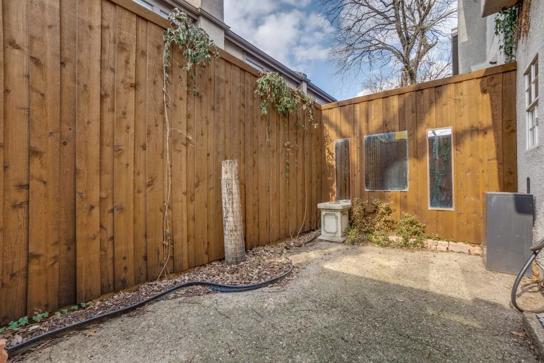 Condominium For Rent in Dallas County , 4325 Bowser Avenue 110, Dallas, Texas 75219, 2 Bedrooms, 2 Bathrooms, Garage spaces, 1,062 Sqft, built in 1982, Price $1,995, mls#21342123, Real Estate Agent in Dallas, Homes For Rent in Dallas county, Homes For Rent in Dallas, Realtor in Dallas Texas, Real Estate Brokerage Independent Realty Texas, Luminita Cordes Realtor